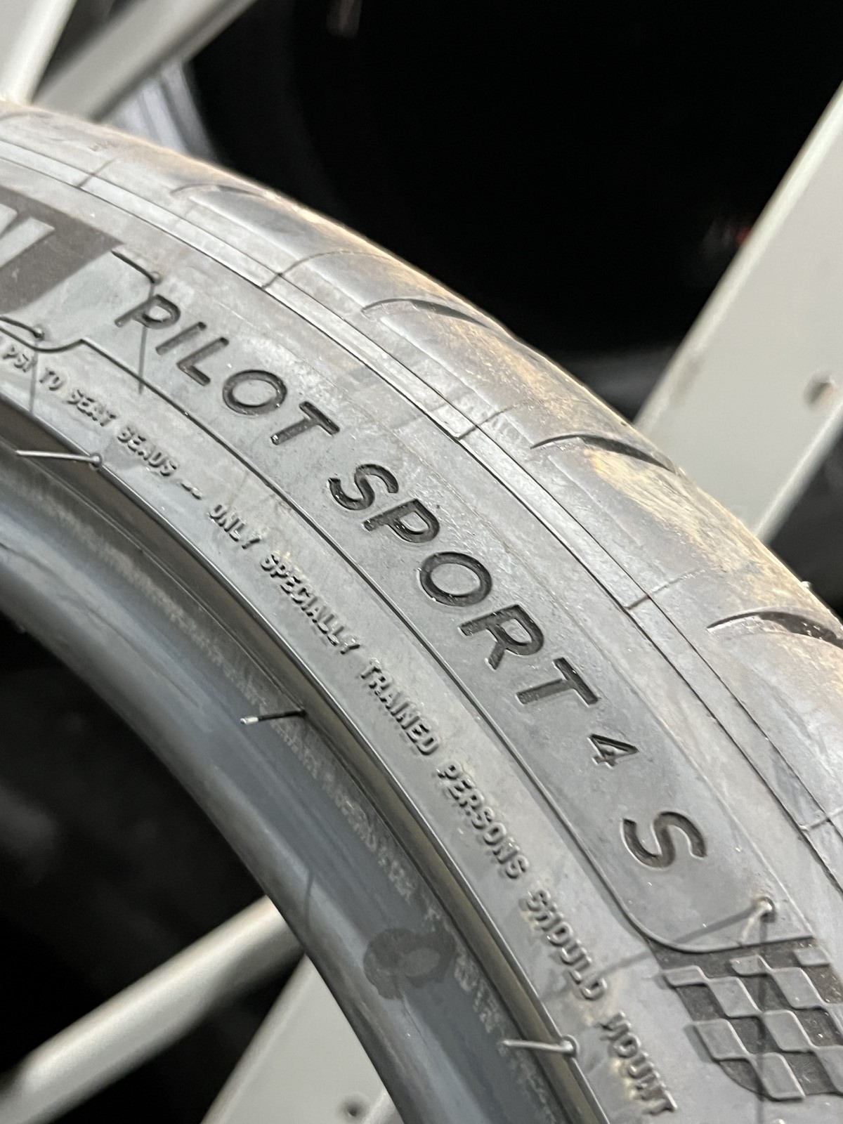 1 Tire Michelin Pilot Sport 4 S ZP TPC 245/35ZR19 93Y DOT.5125 8.5/32