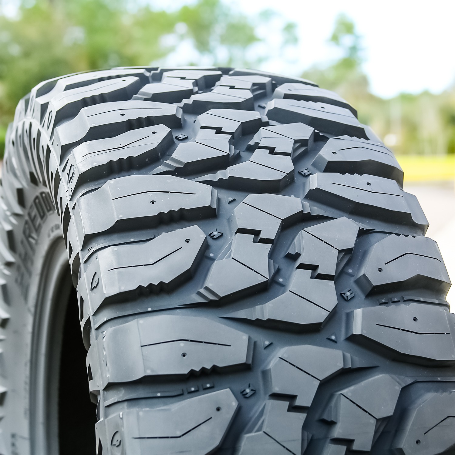 Tire Aplus Shredder MT LT 305/70R16 Load E 10 Ply M/T Mud