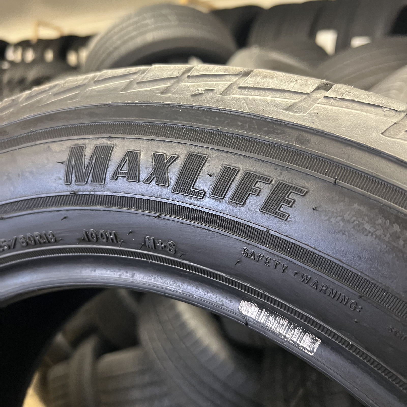 1 Tire LikeNEW Goodyear Assurance MaxLife 225/60R18 100H DOT.0423 No Patch