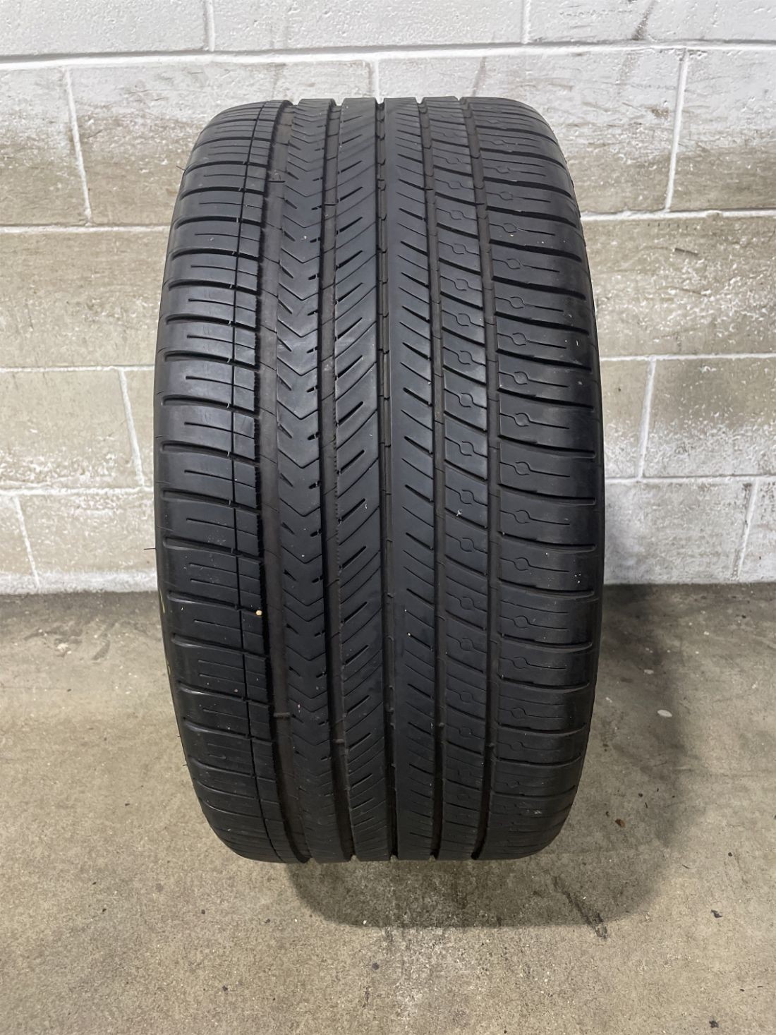 1x P295/40R21 Michelin Pilot Sport A/S 4 8/32 111 Y Used Tire 2954021