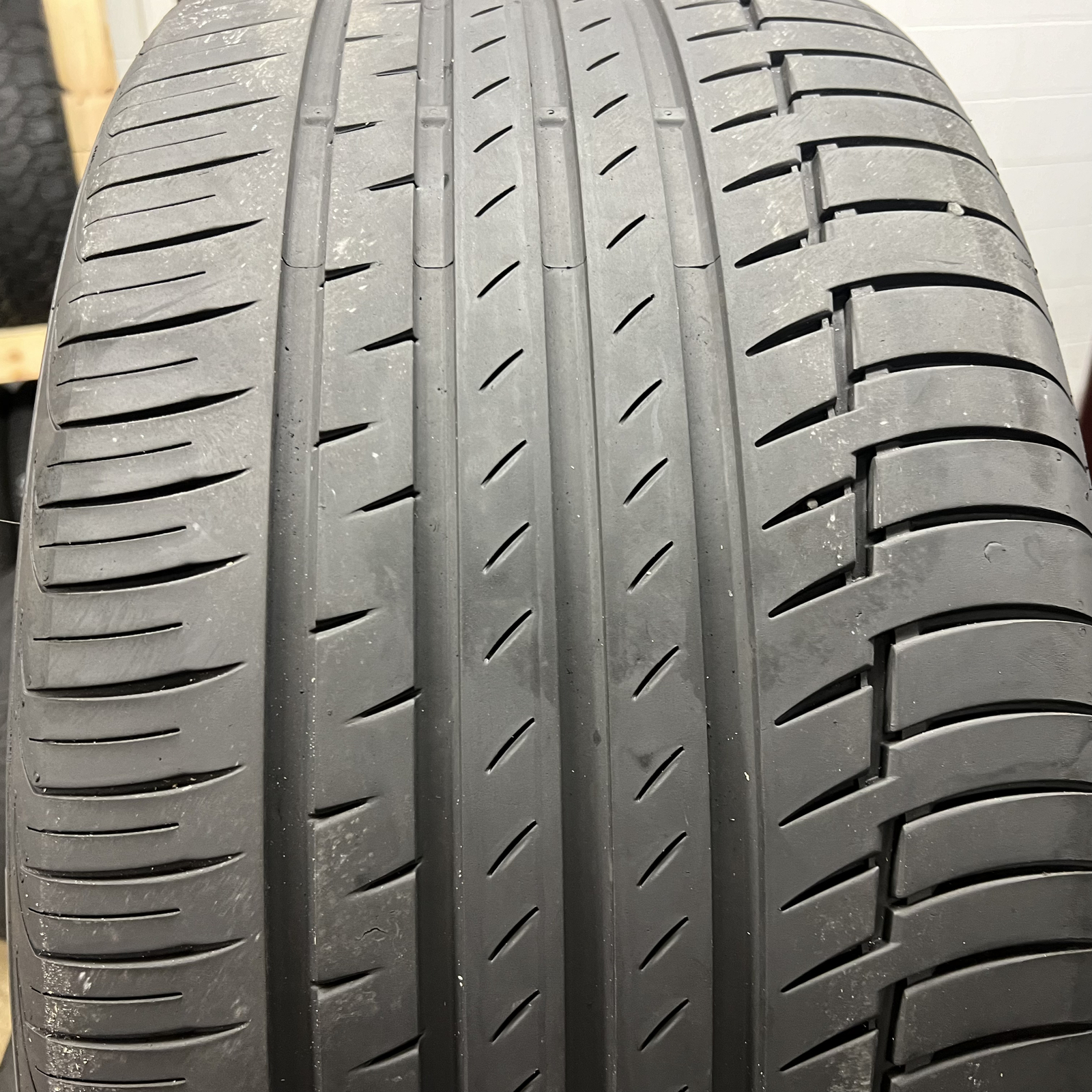 HIGH TREAD TIRE 1 Continental PremiumContact 6 SSR RunFlat 315/35R22 No Patch