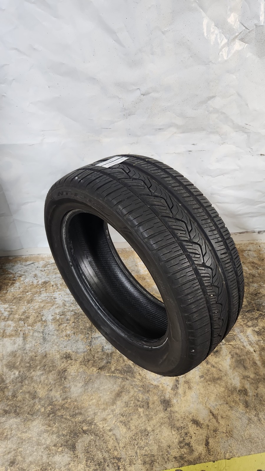 Used Tire – 275/50R20 Nitto NT421Q