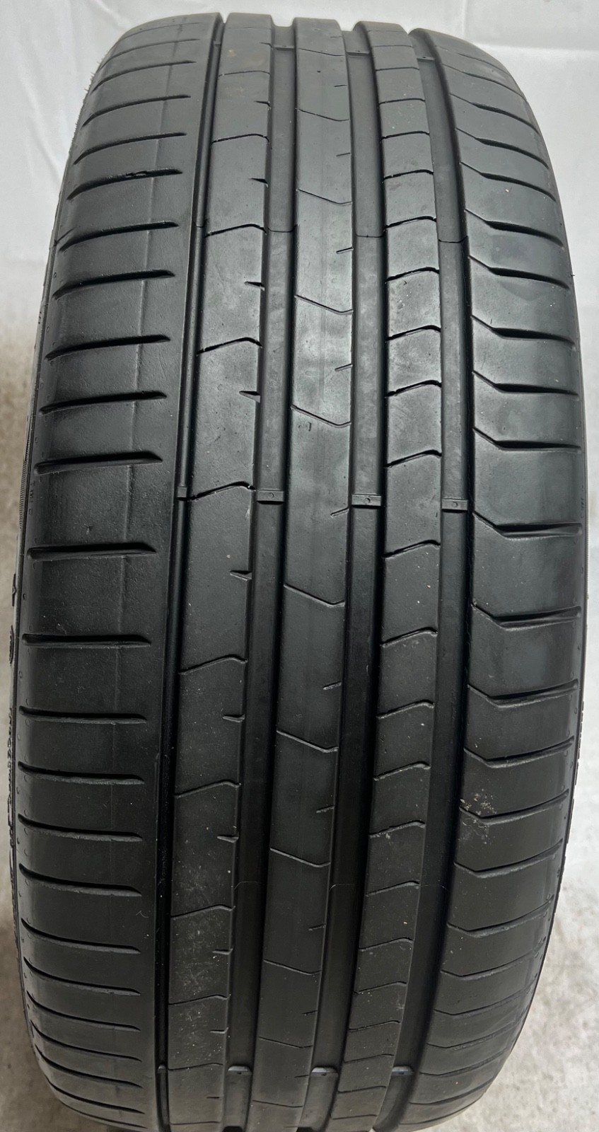 1 – NO REPAIRS 225/40R19 XL (93Y) Pirelli P Zero PZ4 RSC (*) BMW OEM – 7120