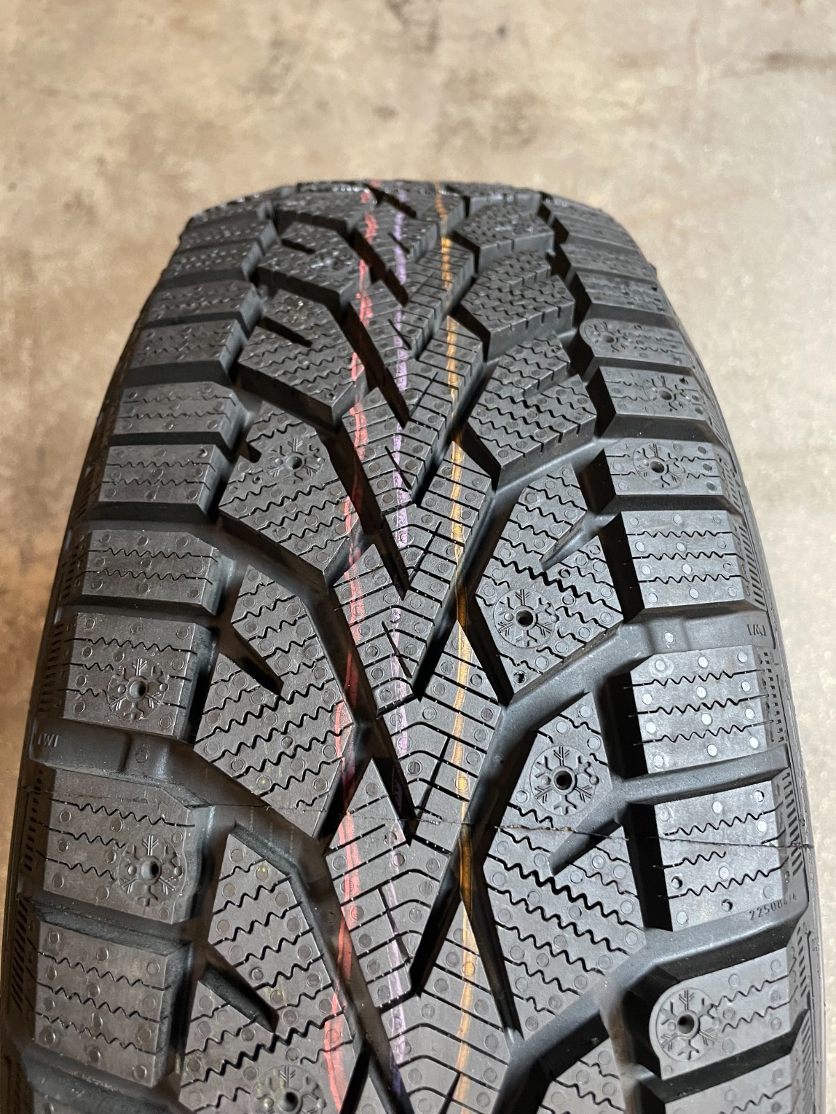 Take Off 185/65R15 General Altimax Arctic 12 – 92T – 12/32 No Repairs