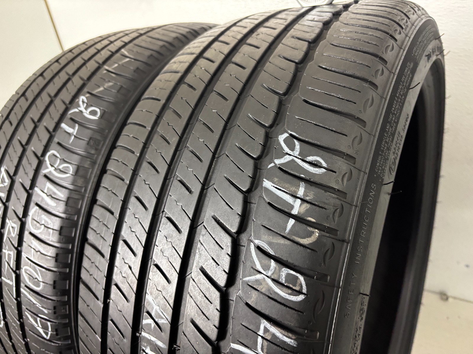2 Tires 245 40 19 Michelin Primacy Tour A/S Run Flat (6.00-6.50/32=70-76% Tread)