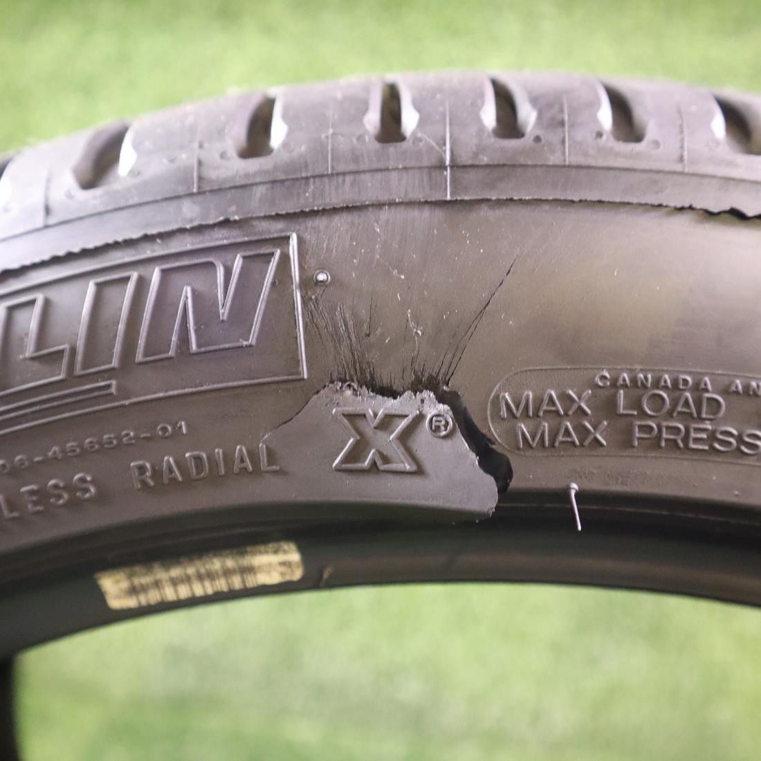 PAIR 275 40 20 Michelin Latitude Sport 3 Run Flat 75% Tread 6/32 106W #27169