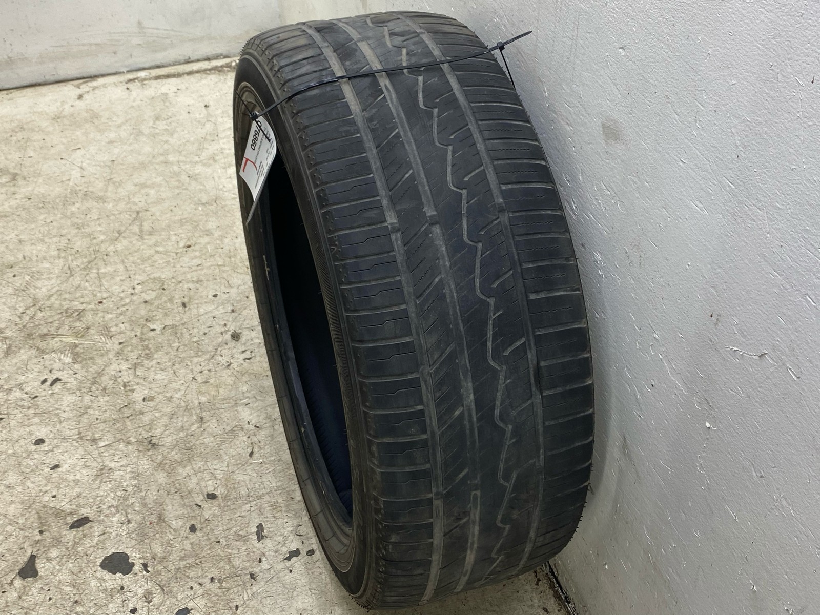 2022 2.5L FWD SUMITOMO HTR A/S P03 255/45R/20 TIRE DOT 1323 3/32 DEPTH TREAD