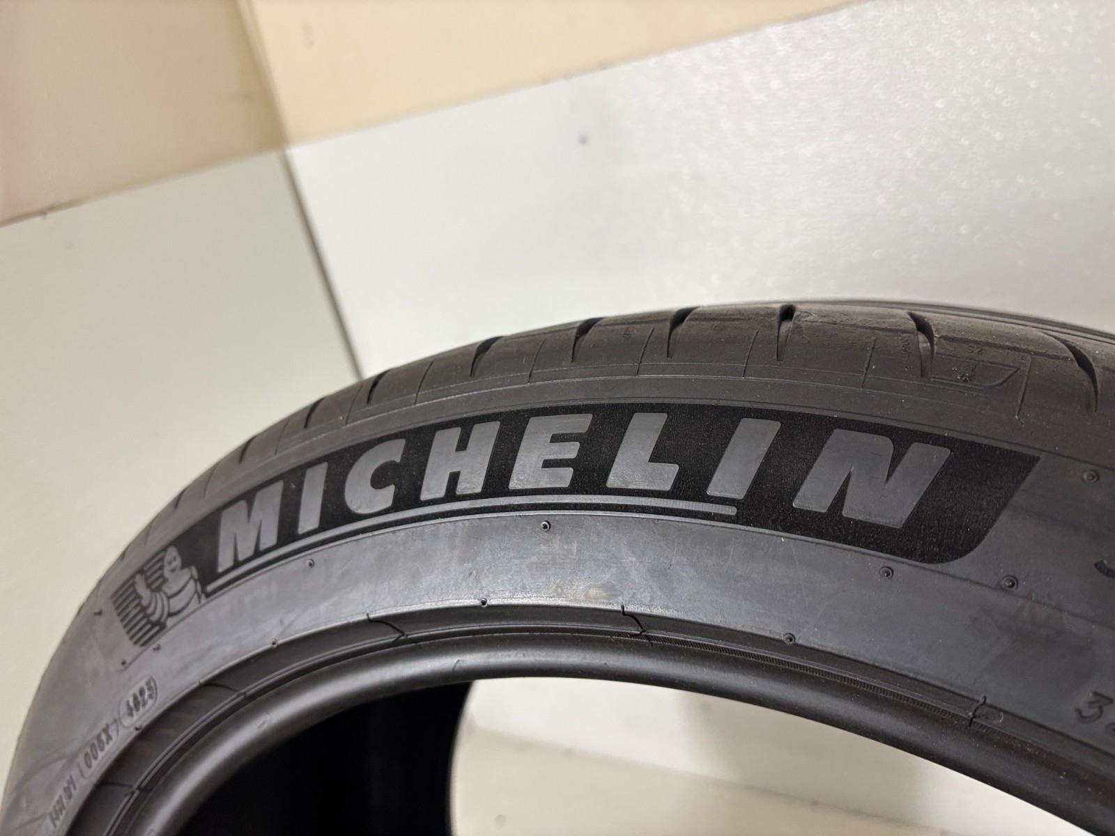 NO SHIPPING ONLY LOCAL PICK UP 2 Tires 325 35 22 Michelin Pilot Sport 4S MO1