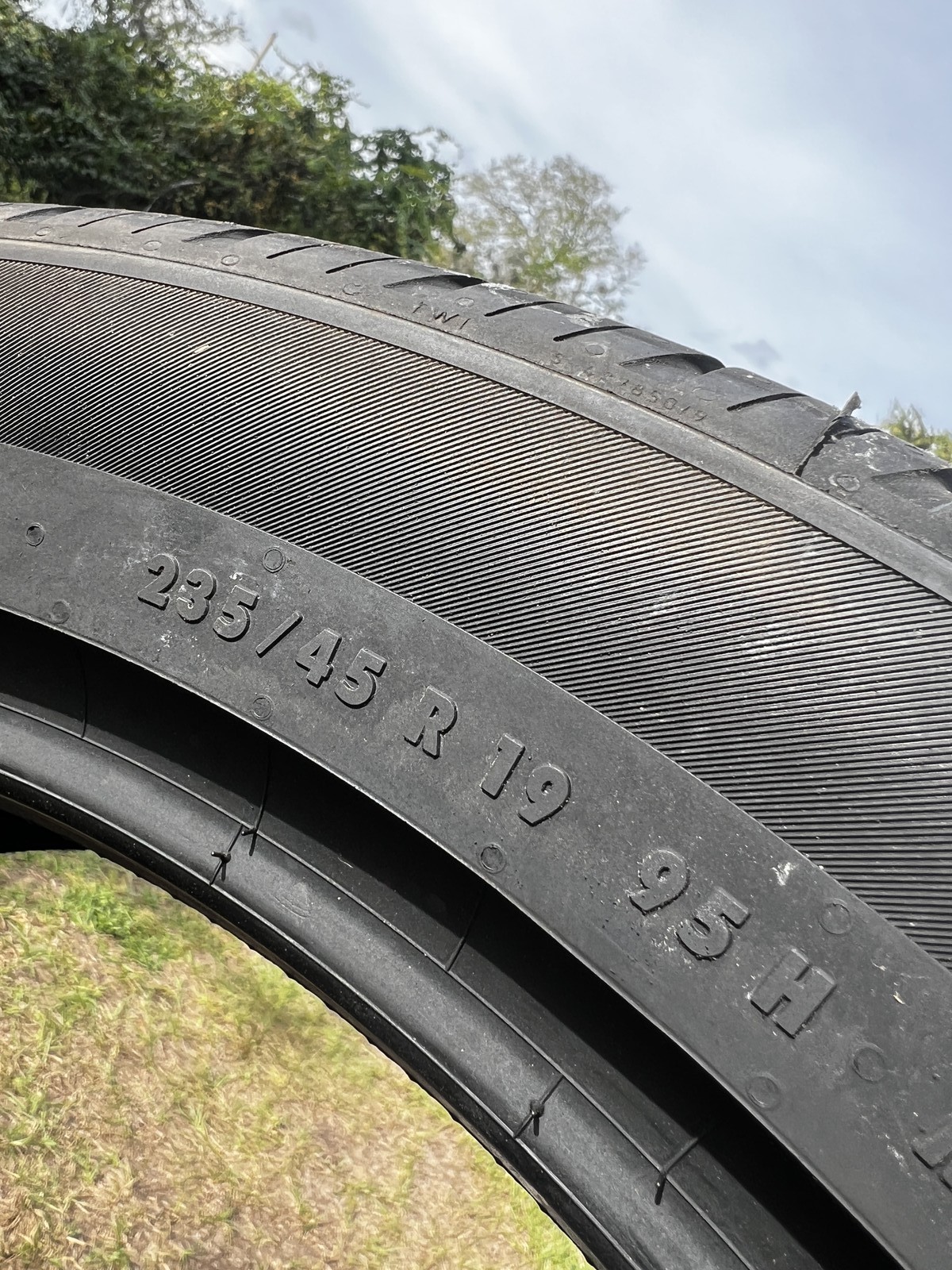 Set Of 4 New Continental ProContact TX 235/45R19 95H DOT.1625