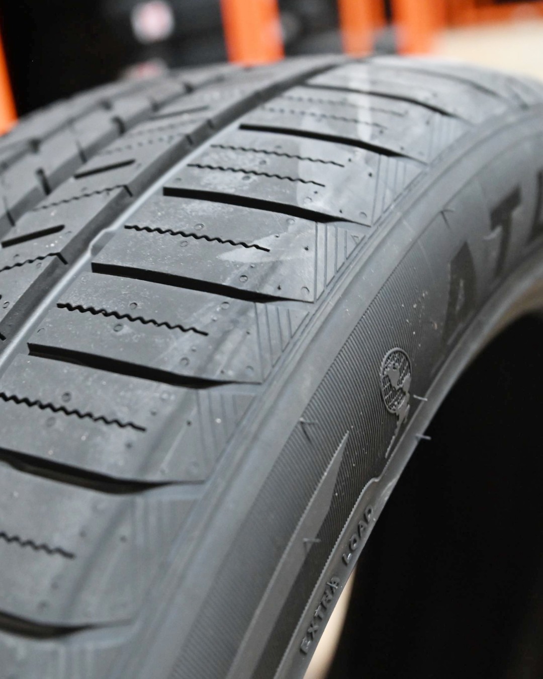 2 NEW ATLAS FORCE UHP 225/40R18 92Y 2254018 R18