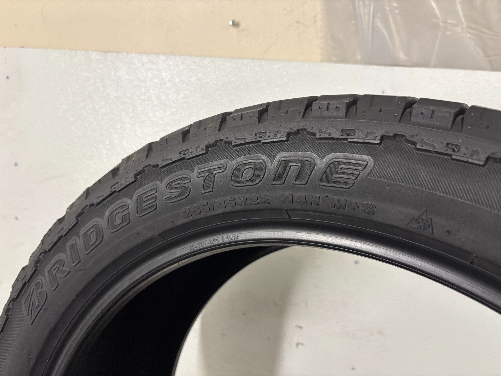 1 Tire 285 45 22 Bridgestone Dueler A/T Ascent (7.00-8.00/32 Tread Left) 114H