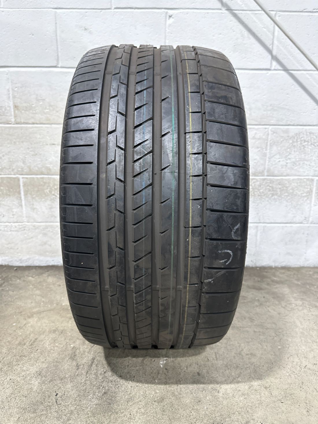 1x P315/40R21 Continental SportContact 6 MO1 8/32 115 Y Used Tire 3154021