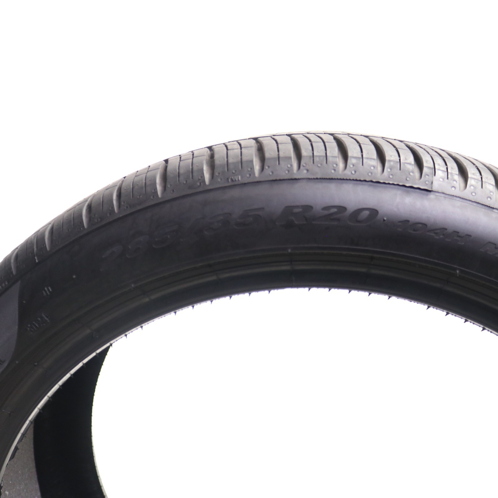 Set of 2 Used 285/35R20 Pirelli P Zero All Season MOE-S Run Flat PNCS – 8/32