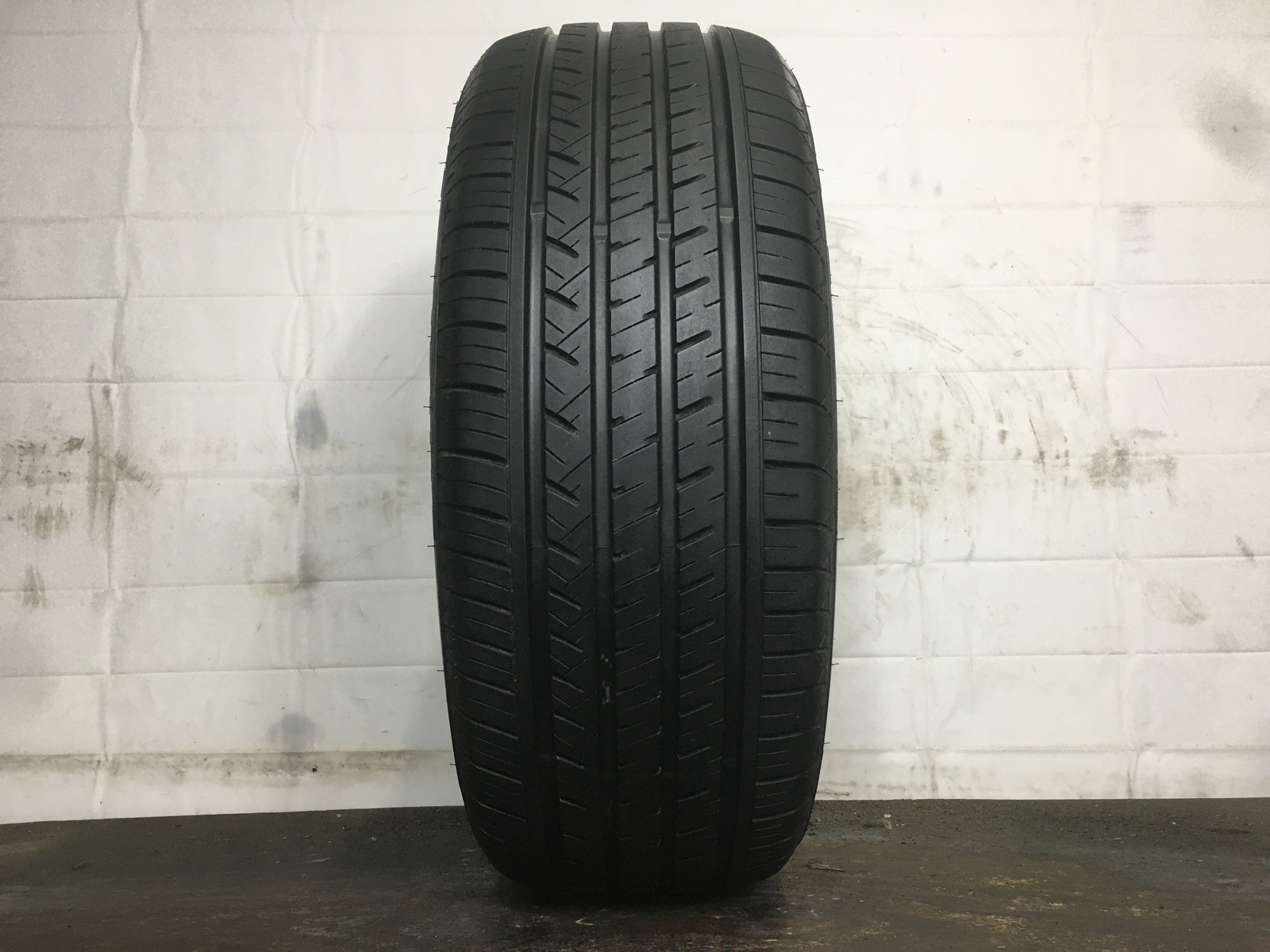 [1] Atlas Paraller 4X4 HP P255/55R19 255 55 19 Tire 8.25-8.75/32