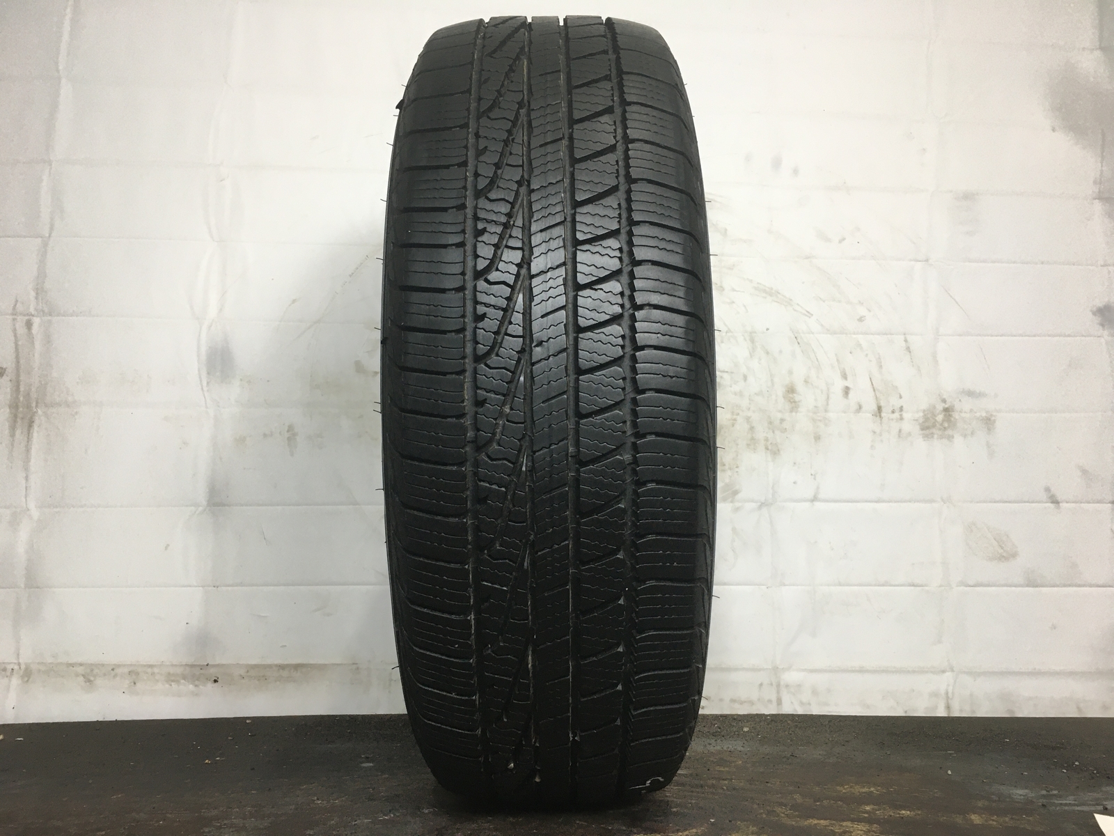 [1] Goodyear Assurance WeatherReady P225/60R18 225 60 18 Tire 9.0-9.5/32