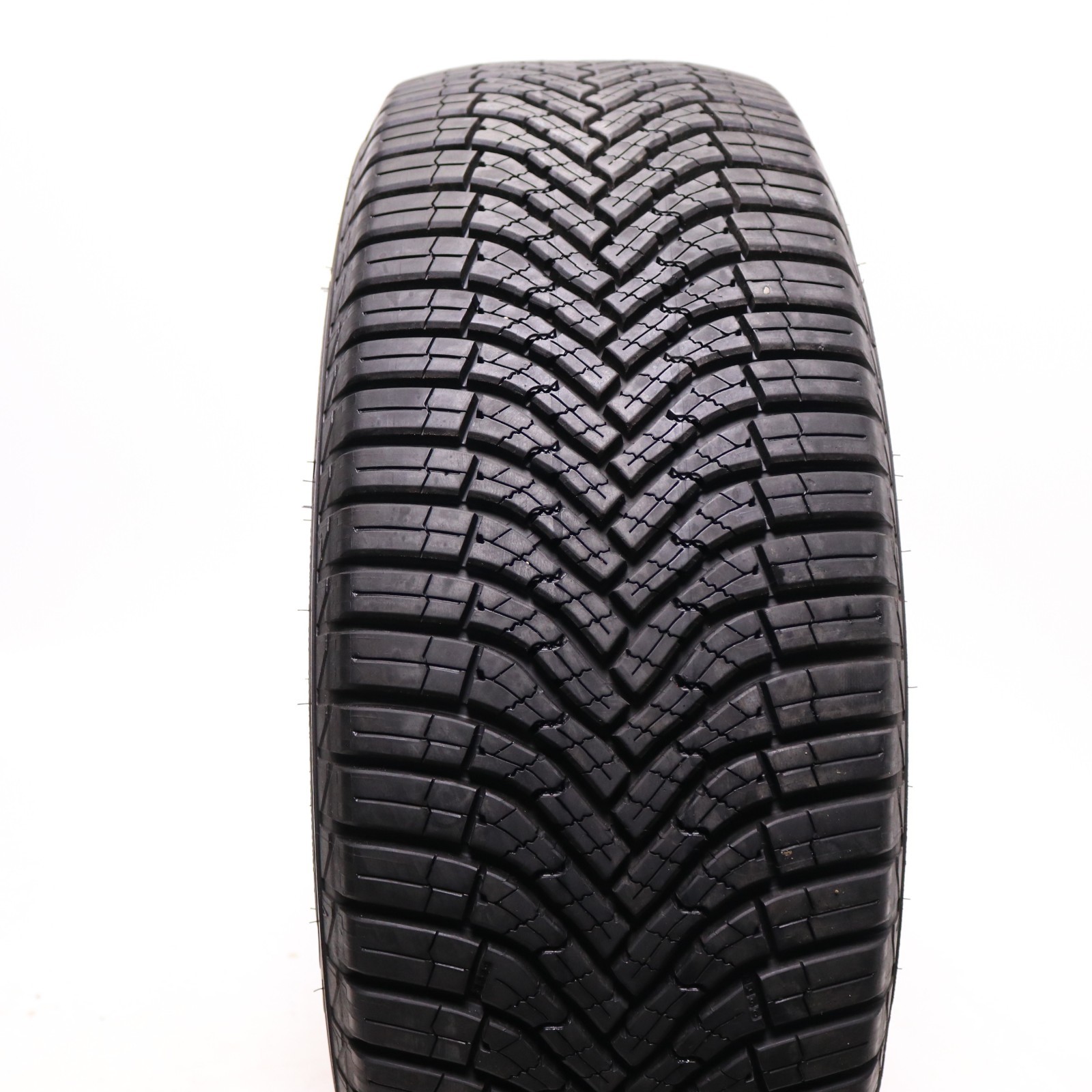 Used 245/60R18 Goodyear Assurance WeatherReady 2 – 105V – 10.5/32