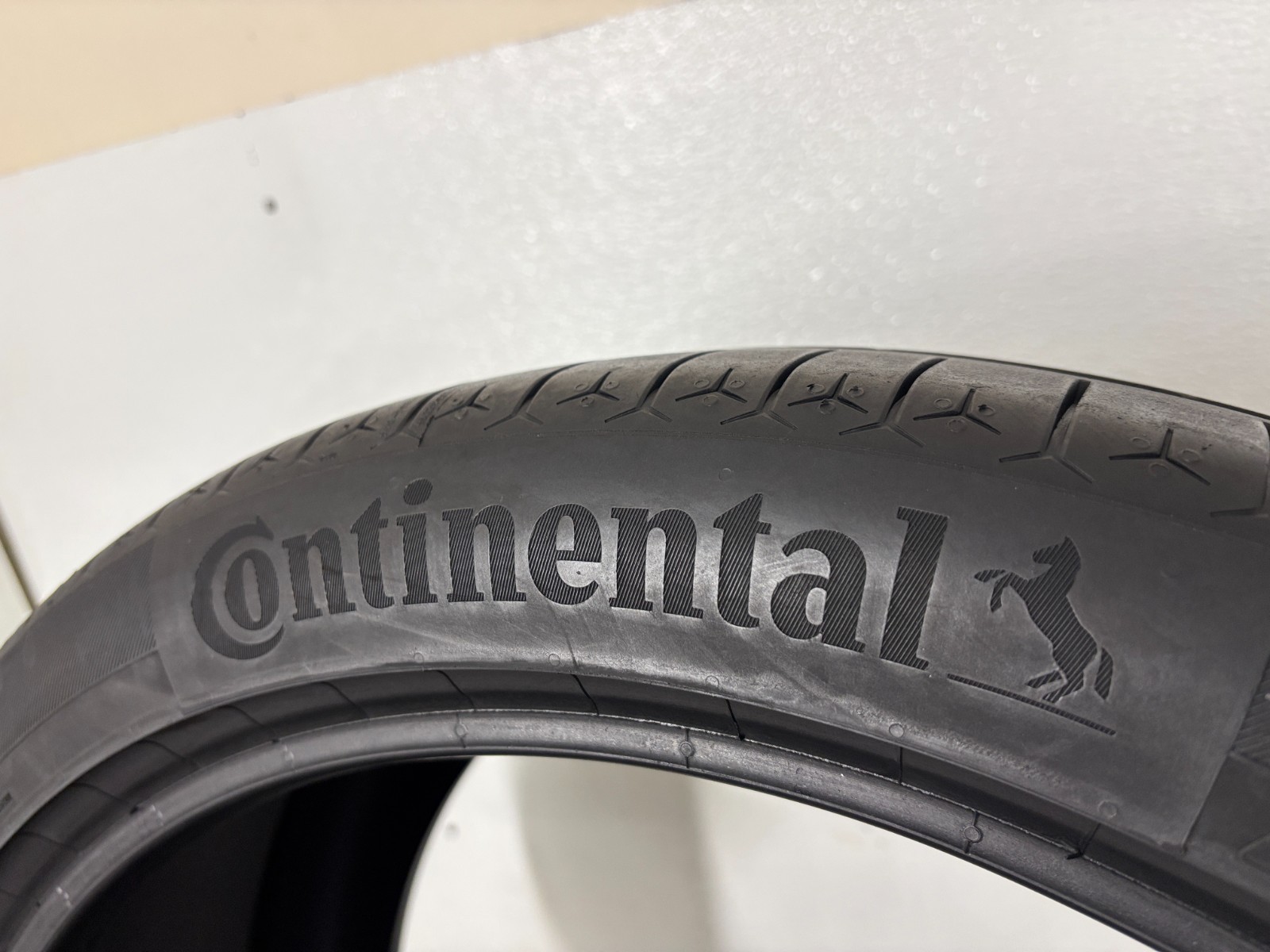1 Tire 285 35 22 Continental SportContact 6 A01 (7.00-8.00/32=77-88% Tread Left)
