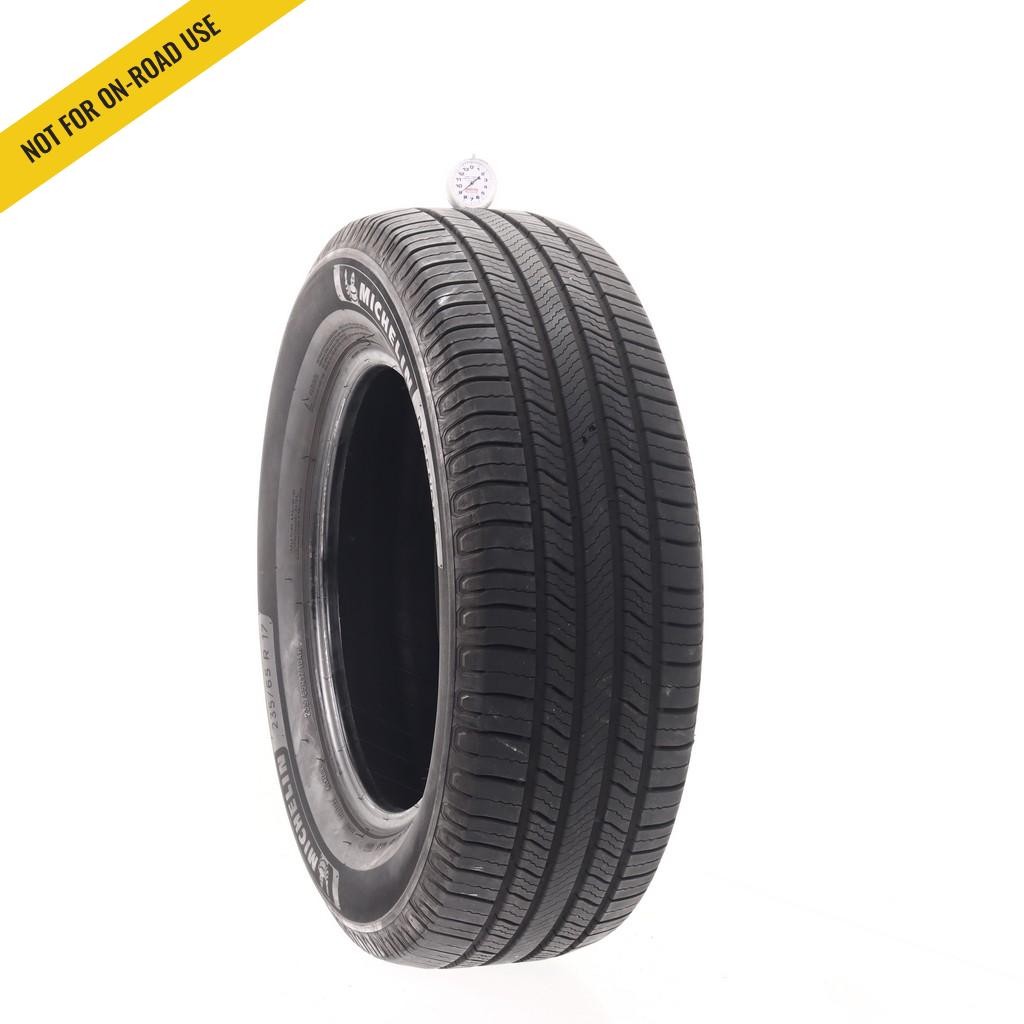 Set of (4) Used 235/65R17 Michelin Defender 2 104H – 9-10/32