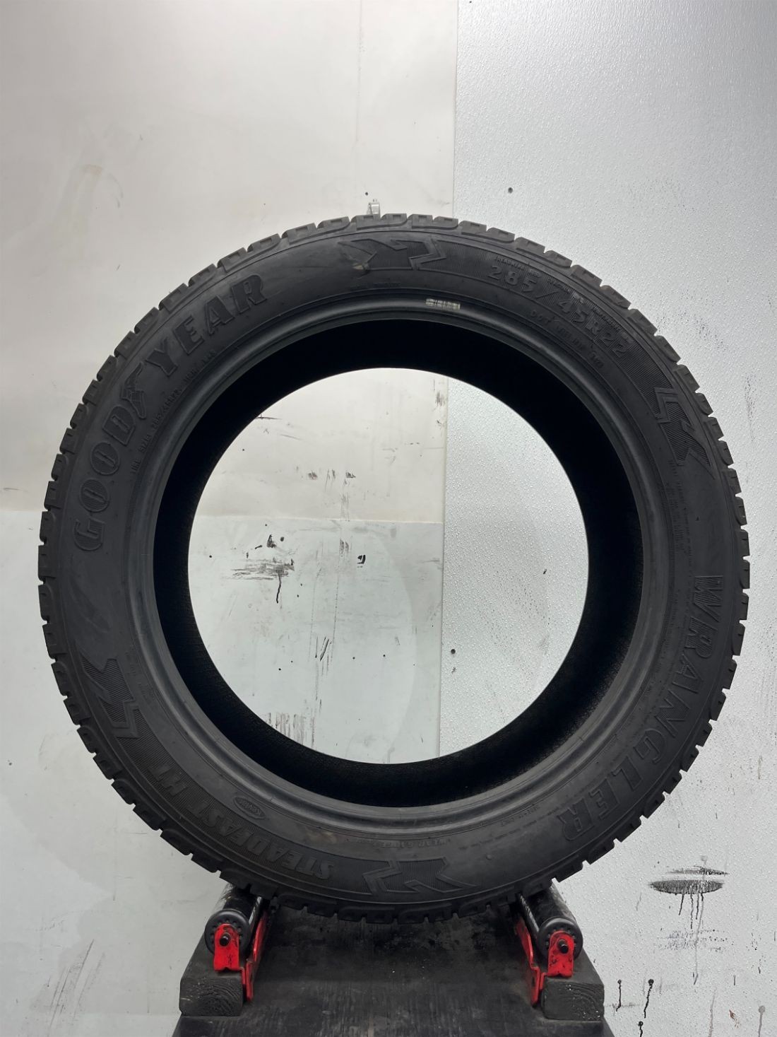 1 Used P285/45R22 Goodyear Wrangler Steadfast HT 114 H – 11/32