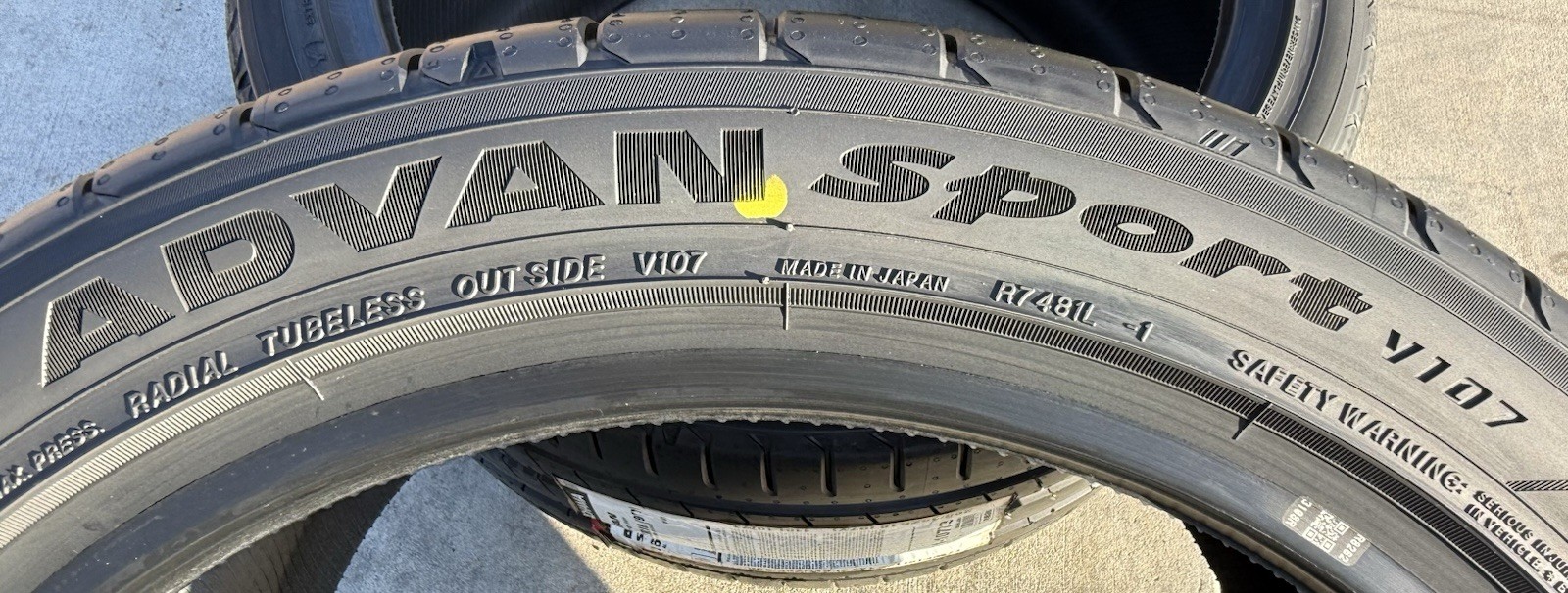 Set of FOUR BRAND NEW 265/35ZR18 (97Y) Yokohama ADVAN Sport V107 Tires 2653518