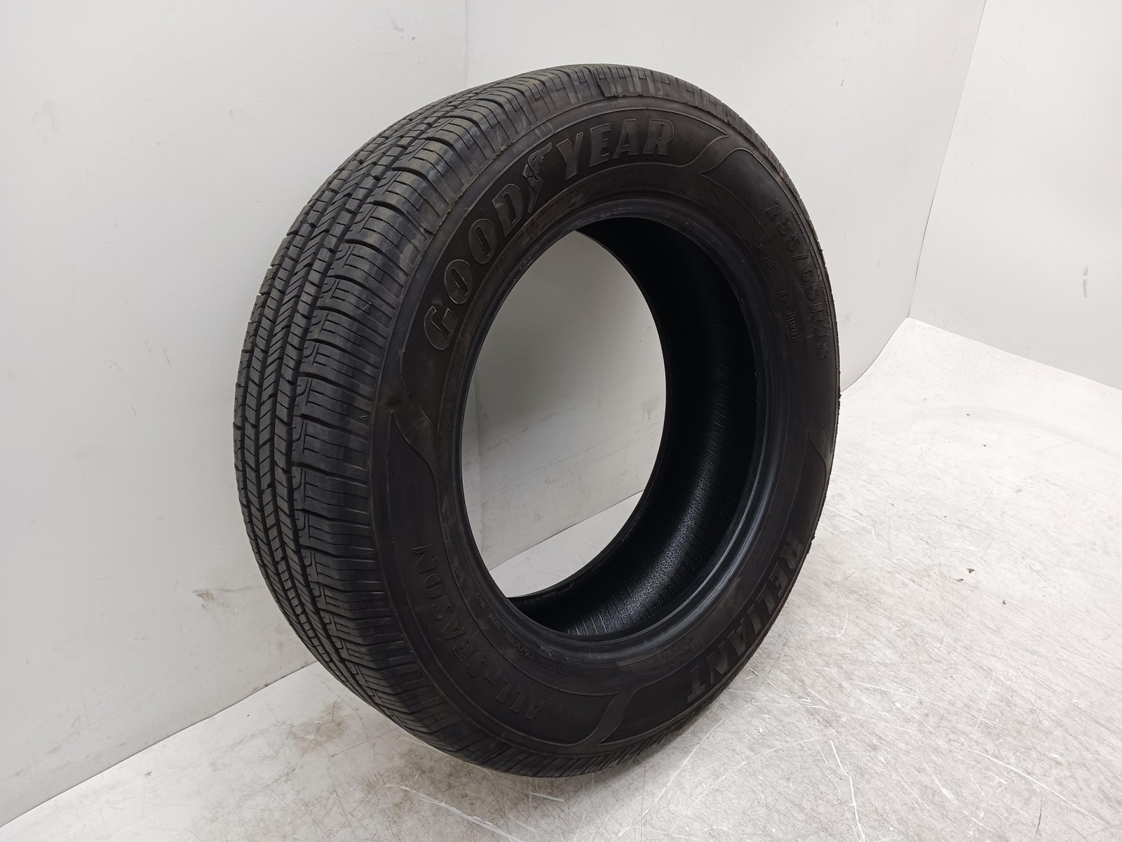 2015-2025 Infiniti QX60 Tire GoodYear Reliant All-Season 235/65 R18 OEM