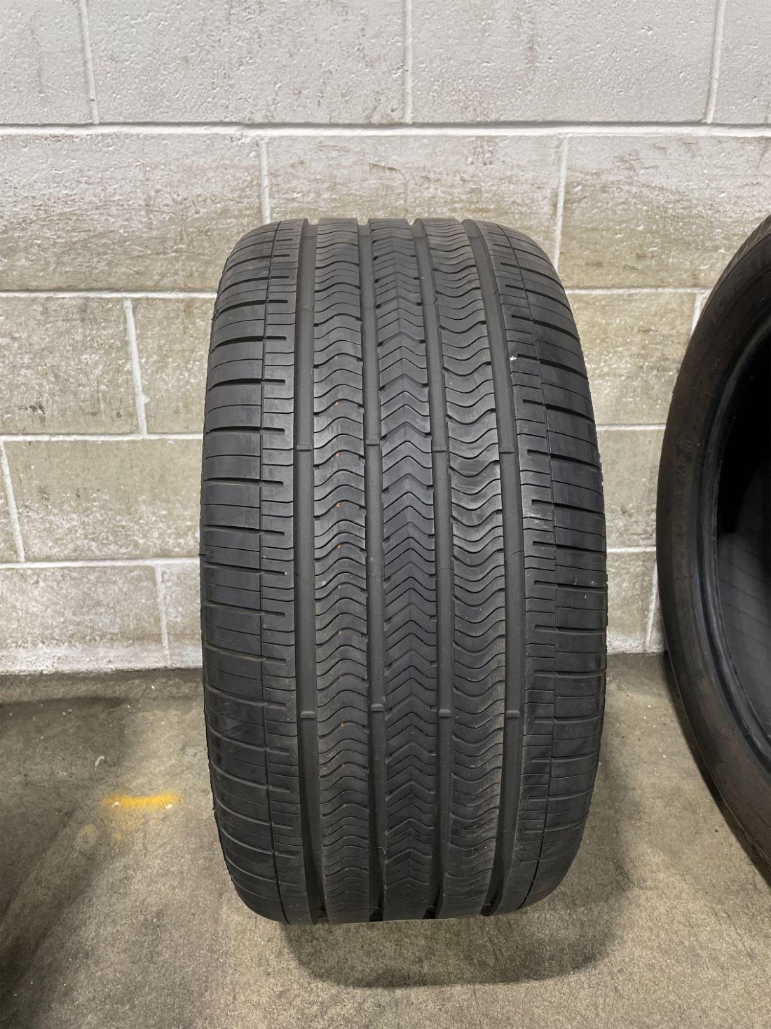 1x P295/30R21 Goodyear Eagle Sport All-Season 7/32 102 V Used Tire 2953021