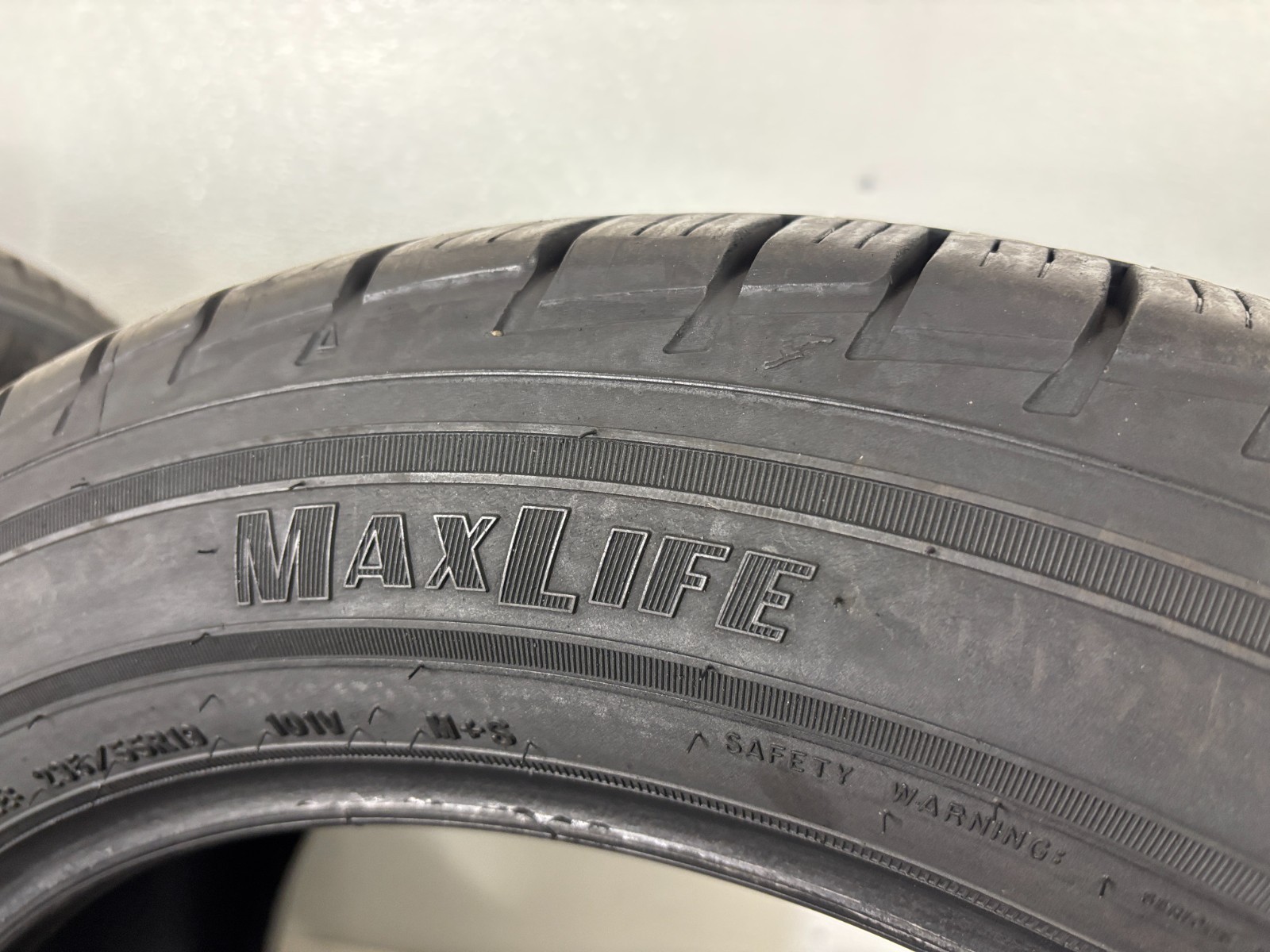 NO SHIPPING ONLY LOCAL PICK UP Set 4 Tires 235 55 19 Goodyear Assurance MaxLife