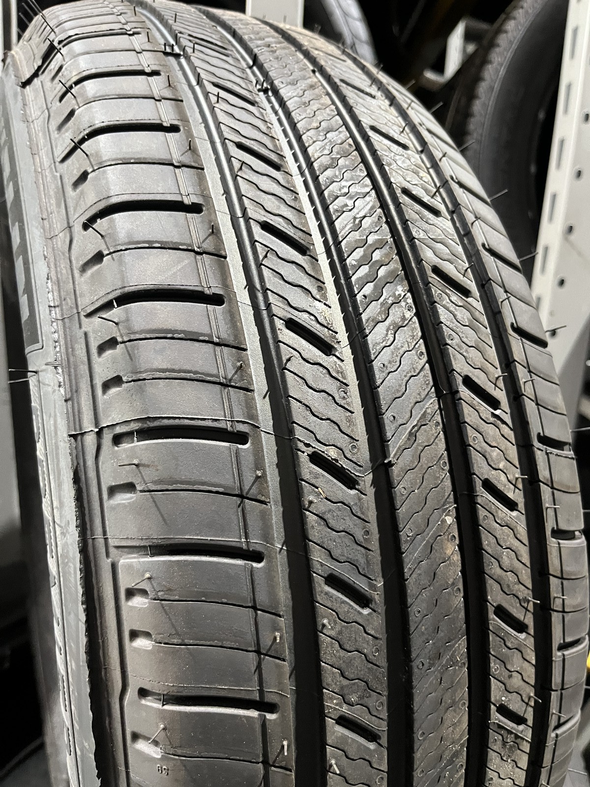 1 New Michelin Premier LTX 235/65R18 106V DOT.0526 8.5/32 New