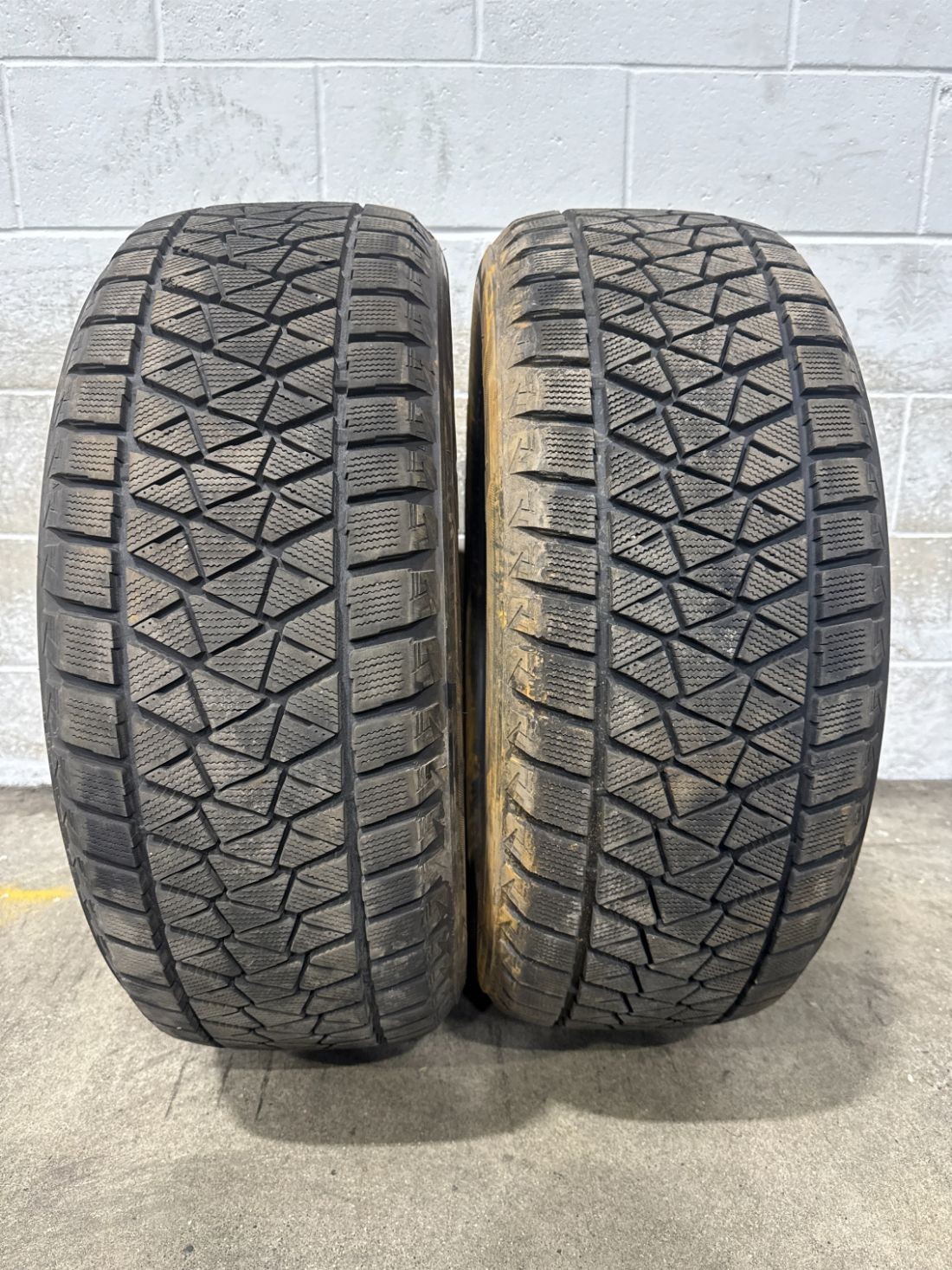 2x P255/55R20 Bridgestone Blizzak DM-V2 12/32 107 T Used Tires 2555520
