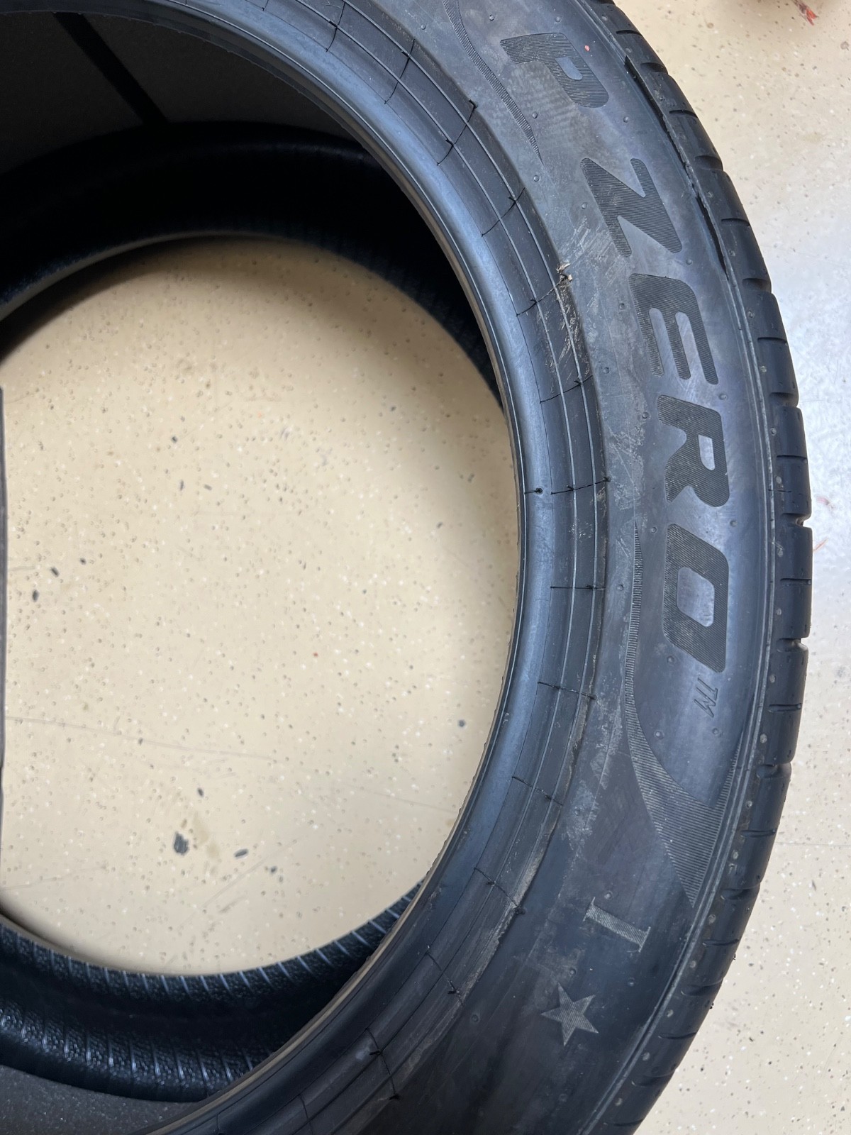 1 – NEW 285/40R20 XL (108Y) Pirelli P Zero PZ4 PNCS KS (I *) BMW OEM – 4035