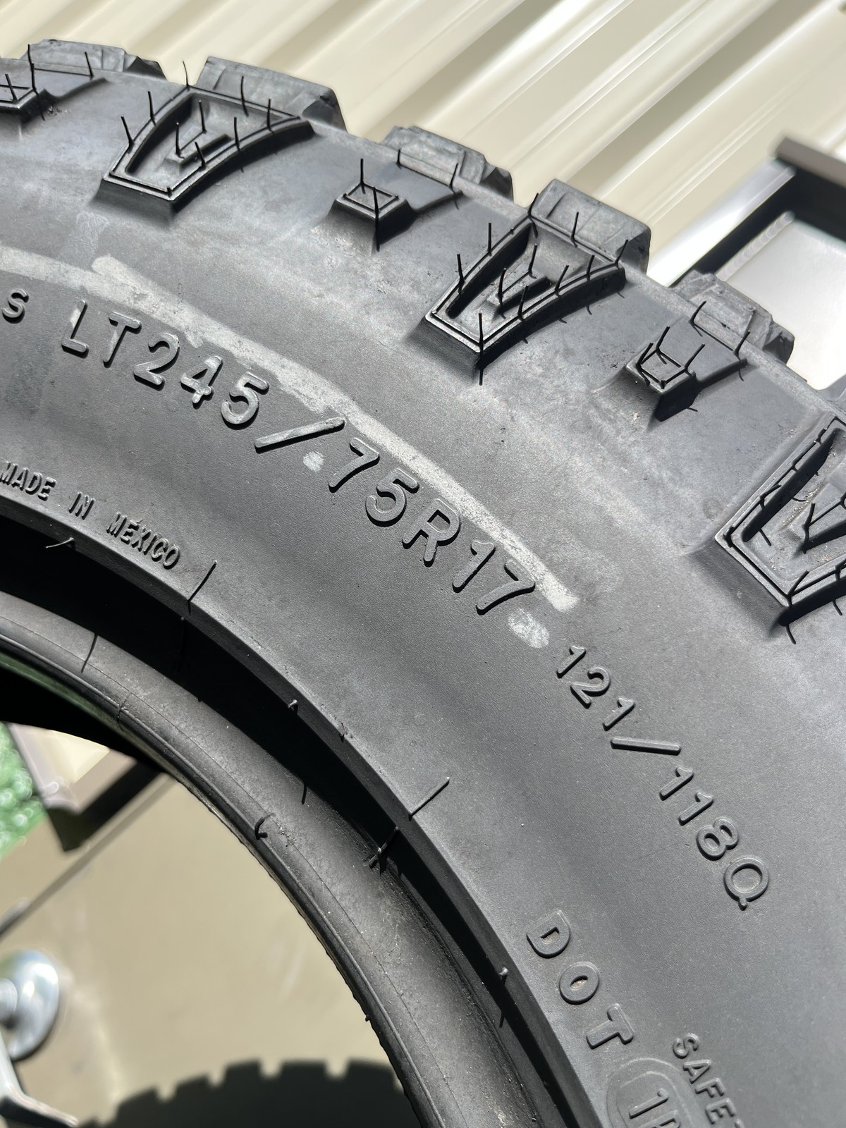 1 Tire Goodyear Wrangler Duratrac LT 245/75R17 121/118Q DOT.4822 12/32 No Patch