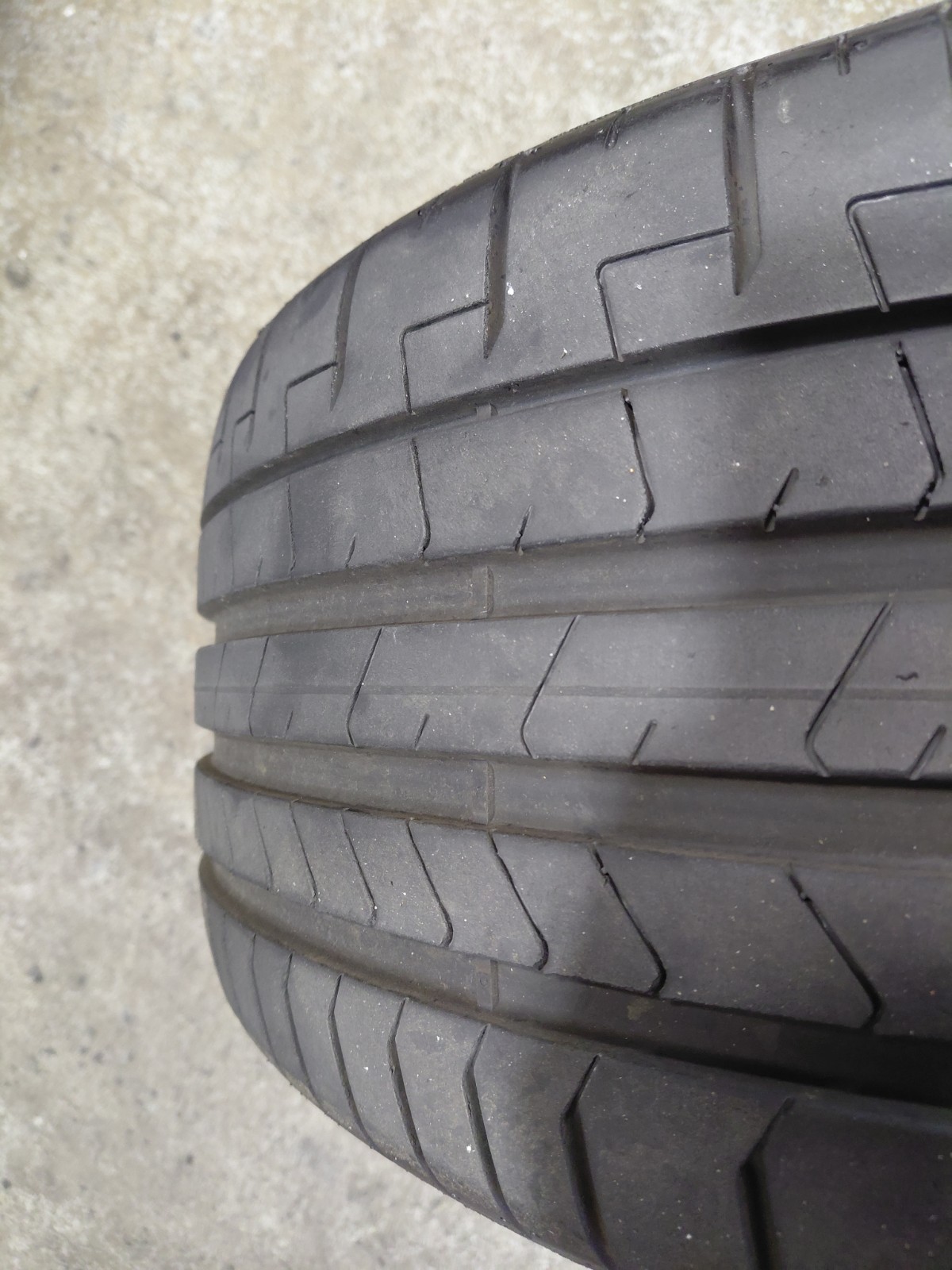 245/35ZR20 (91Y) PIRELLI P ZERO NA1 SINGLE USED TIRE