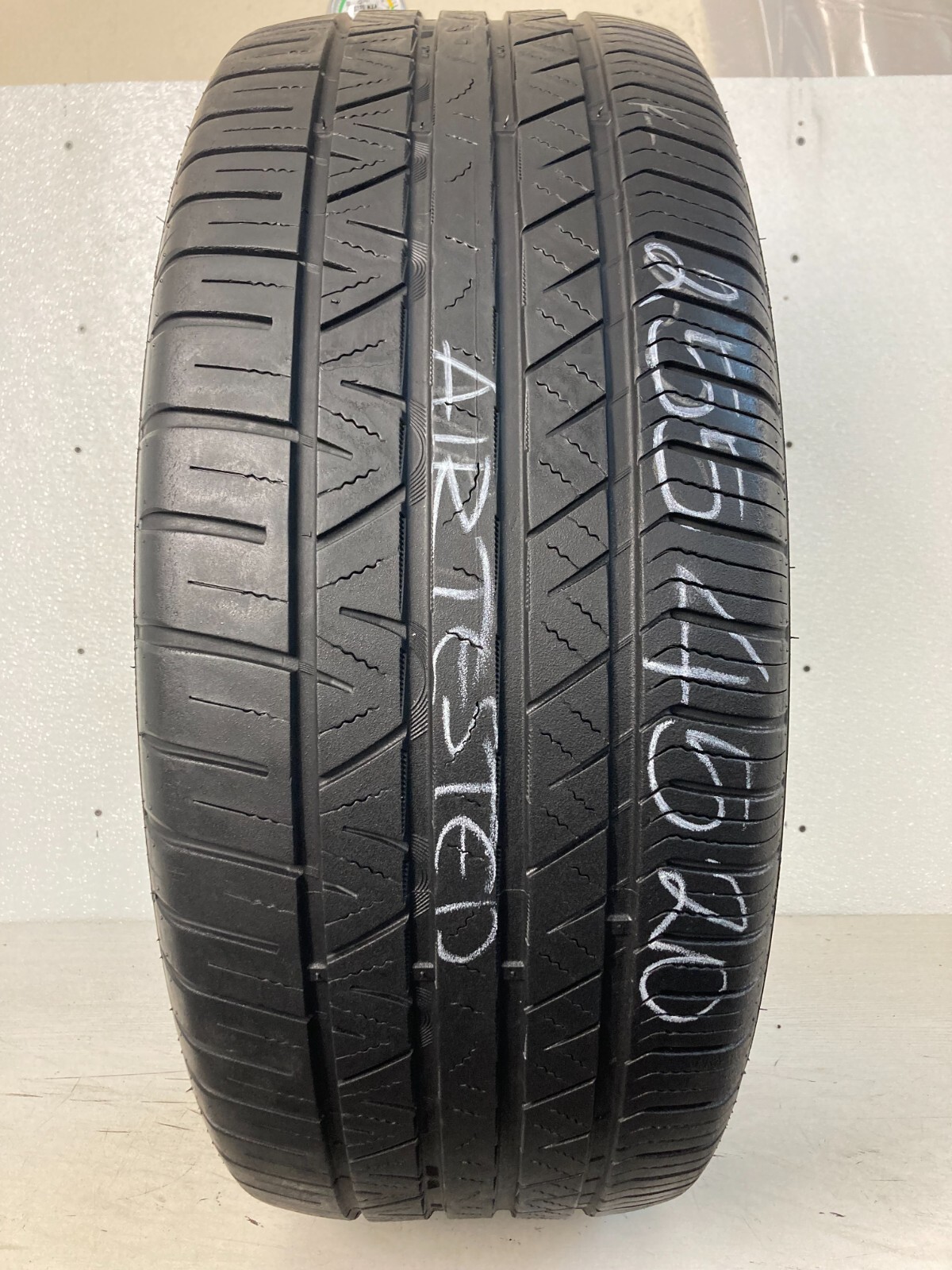 1 Tire 255 45 20 Cooper Zeon RS3-G1 (5.3-6.0/32 Tread) 101W