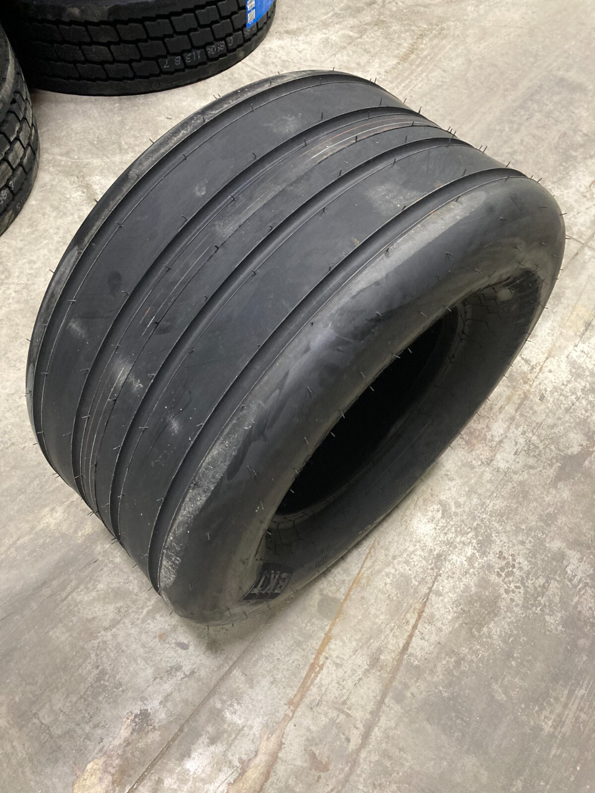New Tire 31 13.50 15 BKT Rib Implement 12 ply Tubeless HF1 Baler 31×13.50-15