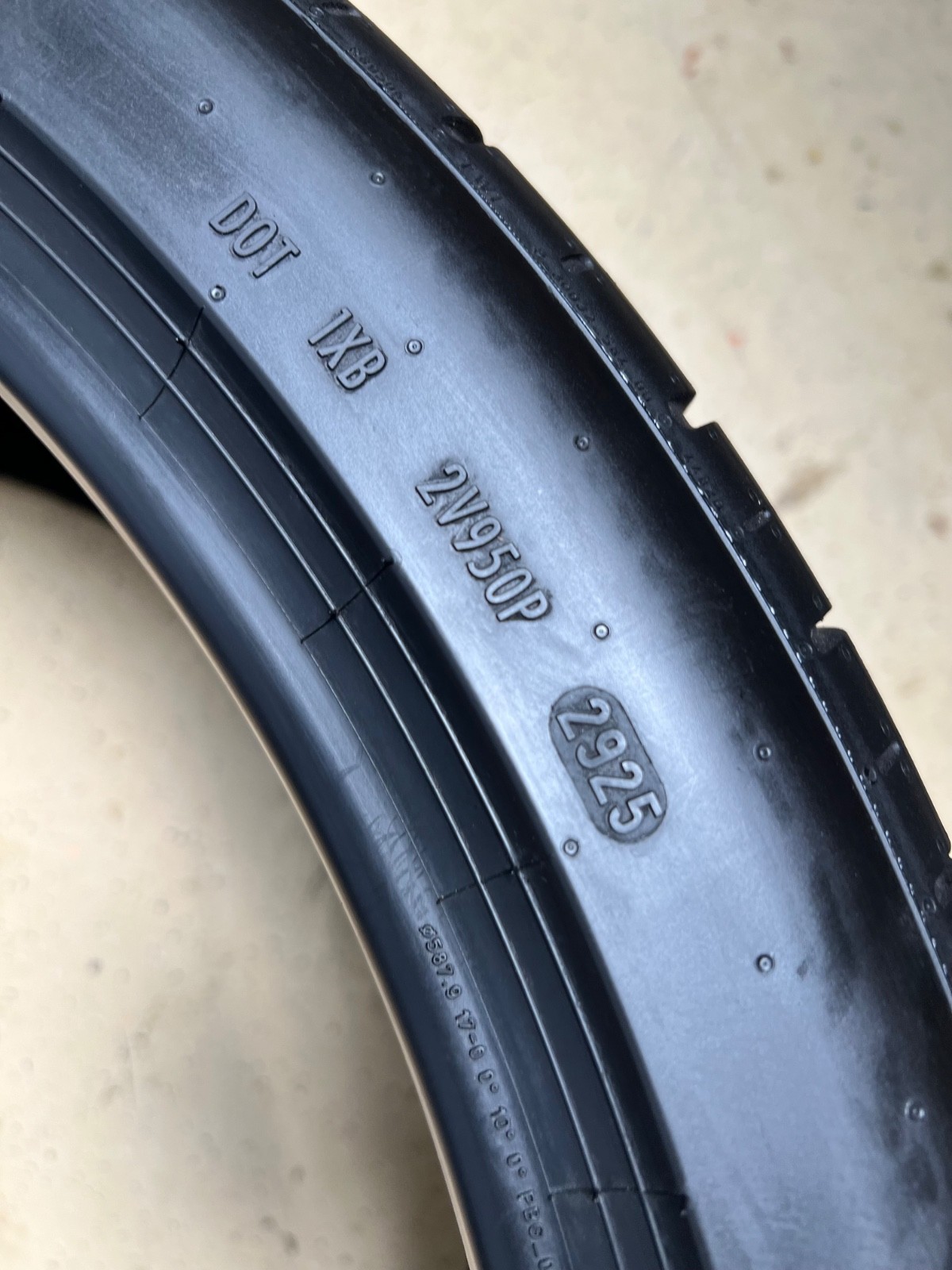 1 – NICE 325/30ZR23 XL (109Y) Pirelli P Zero PZ4 (L1 ELECT) Lamborghini – 6020