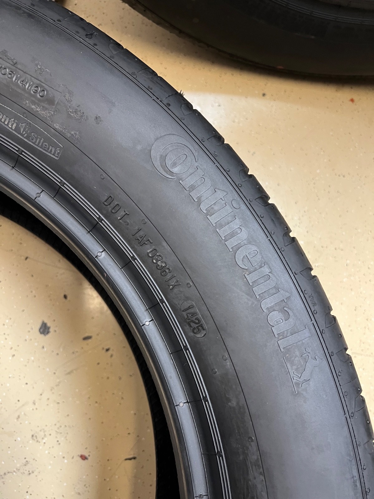 2 – TAKEOFF 225/60R21 XL (103Q) Continental aContact ContiSilent EV (T0) – 4109