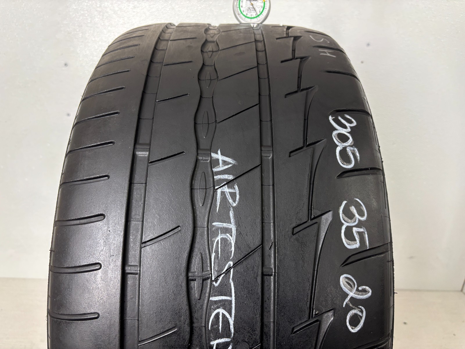 1 Tire 305 35 20 Firestone Firehawk Indy 500 (5.00-5.80/32=62-72% Tread Left)