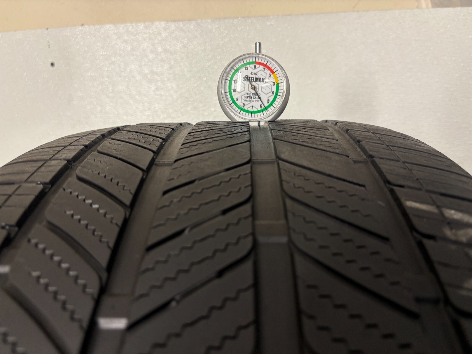 1 Tire 285 40 20 Bridgestone Turanza LS100 (5.50/32 = 61% Tread Left)