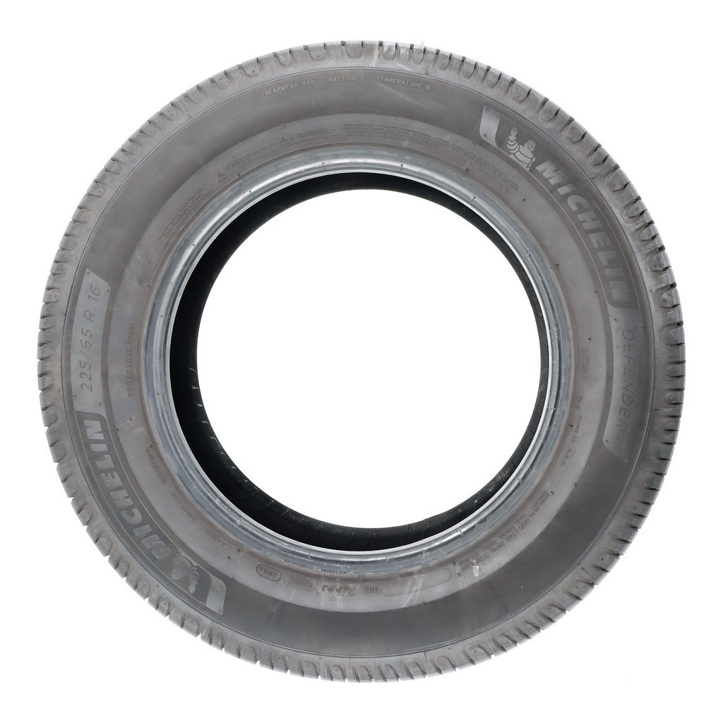 Used 225/65R16 Michelin Defender 2 100H – 9.5/32