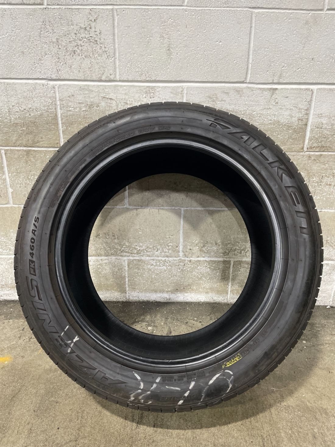 1x P295/45R20 Falken Azenis FK460 A/S 8/32 114 Y Used Tire 2954520