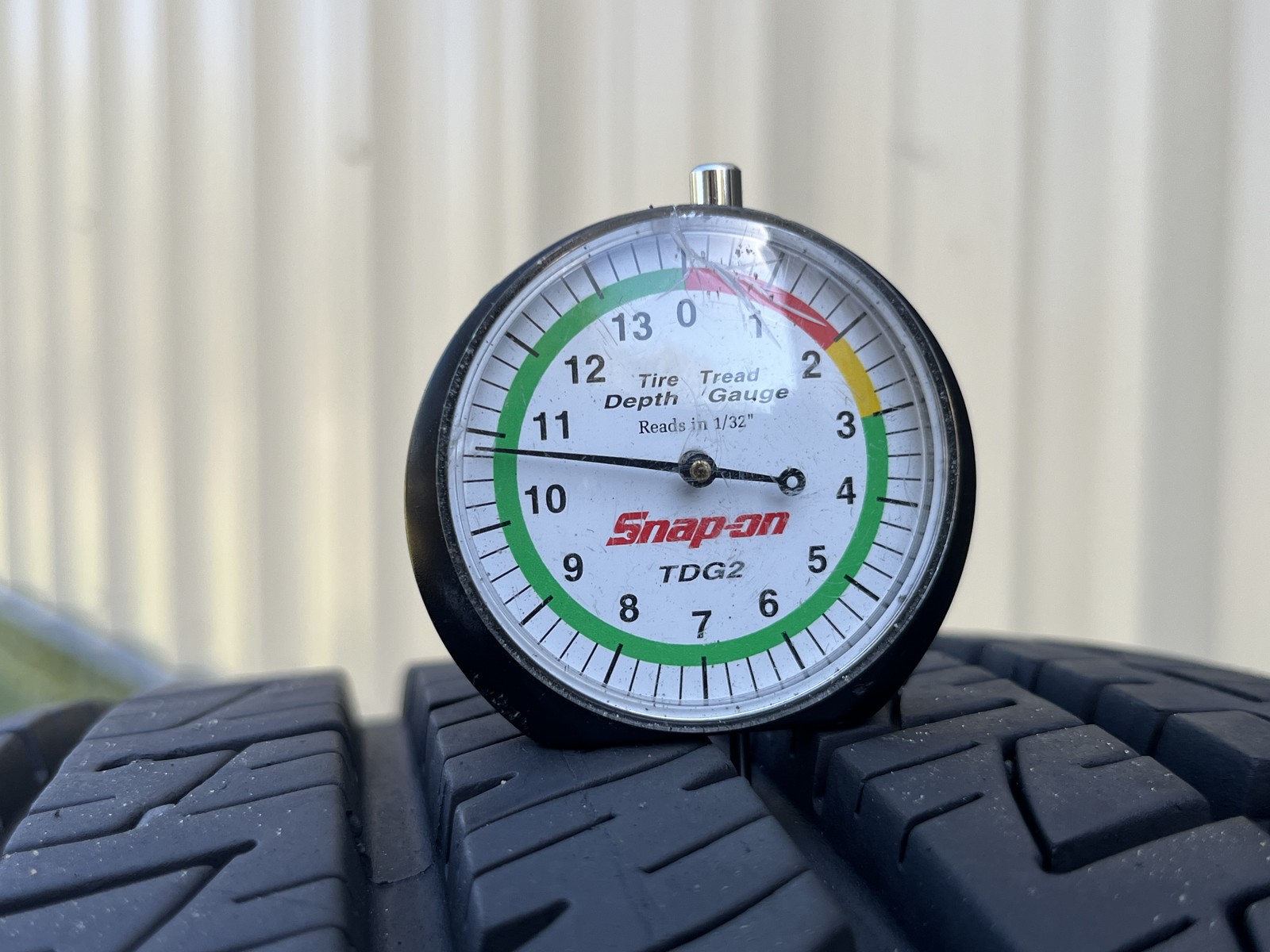1 Tire Goodyear Assurance MaxLife 235/55E19 101V DOT.0124 10.75/32