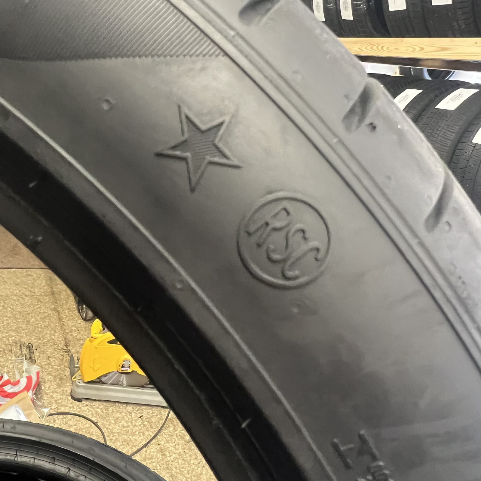 HIGH TREAD TIRE 1 Pirelli P Zero PZ4 RunFlat 315/35R21 315/35/21 111y