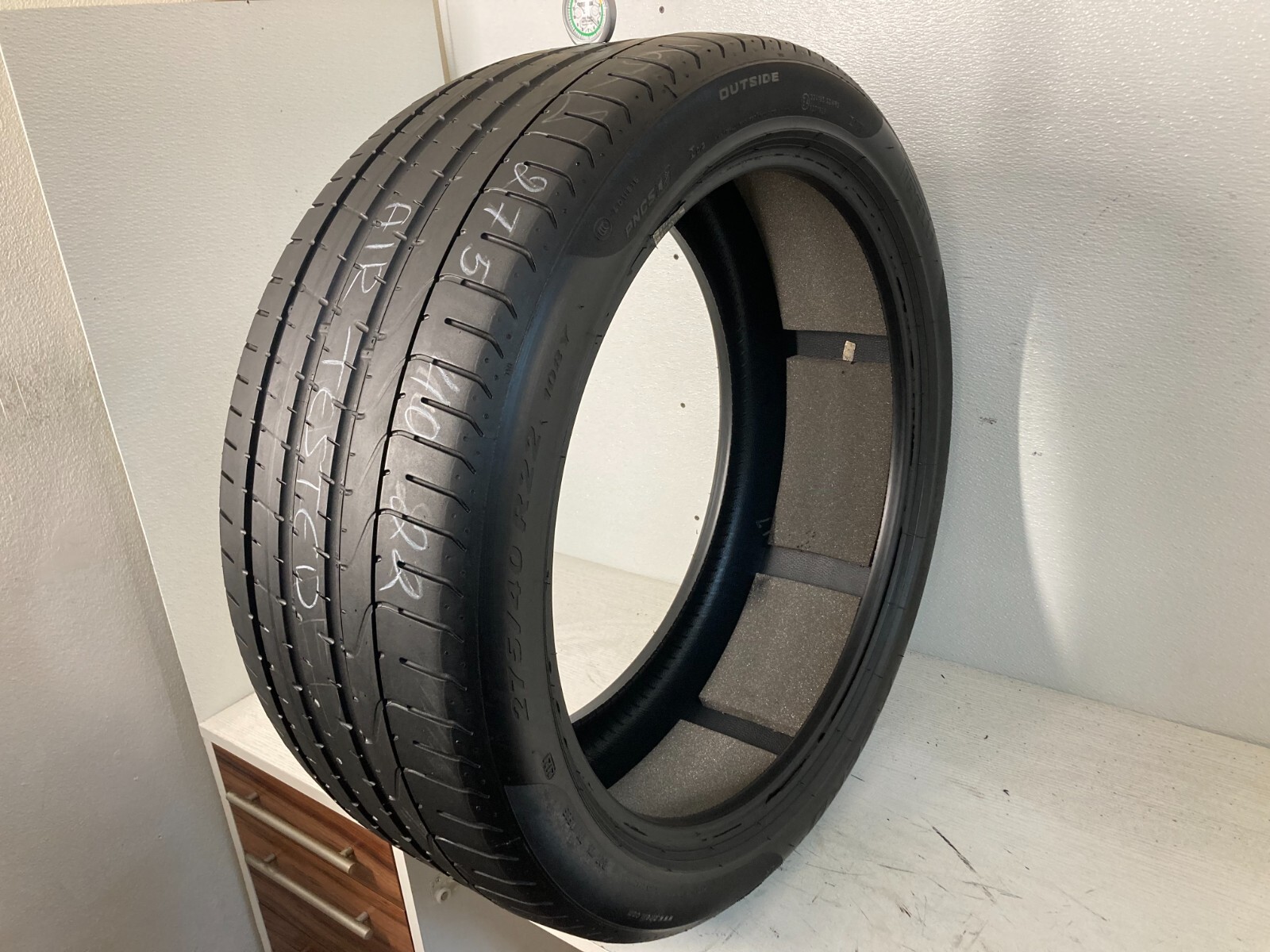 1 Tire 275 40 22 Pirelli P Zero LR (45-52% Tread Left) 108Y