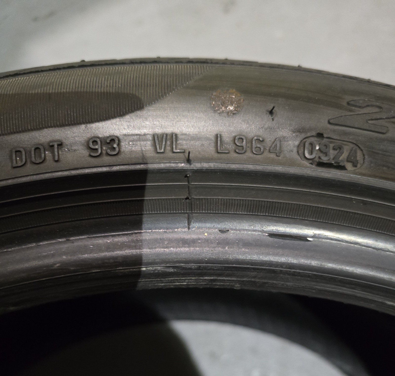 Summer tires 255 40 19 100 Y XL TL (AO) PZERO Pirelli