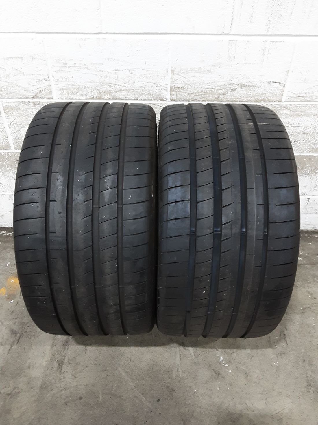 2x P305/30R21 Goodyear Eagle F1 Asymmetric 3 NAO 8/32 Used Tires