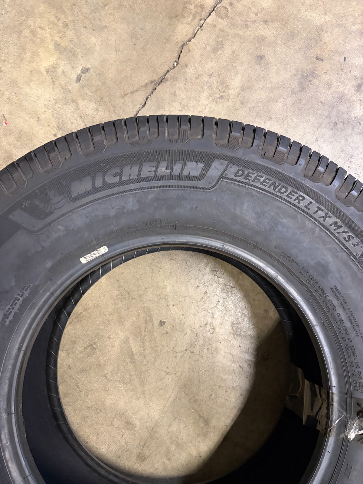 1 Tire Michelin Defender LTX M/S2 LT285/70R17 126/123 S All Season