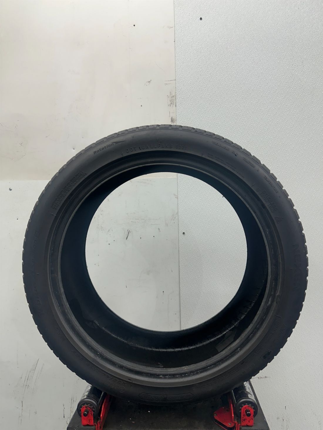 1 Used P235/40R18 Nexen N blue 4 season 2 95 Y – 10/32