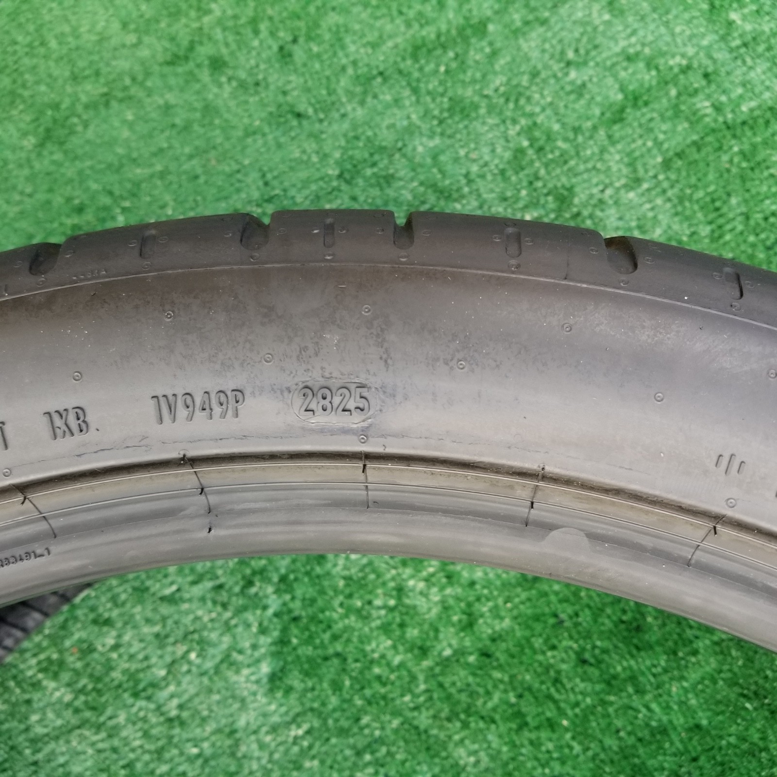 285/35R23 Pirelli P Zero PZ5 Elect Tire L1 Lamborghini Urus SE 285/35ZR23 100%