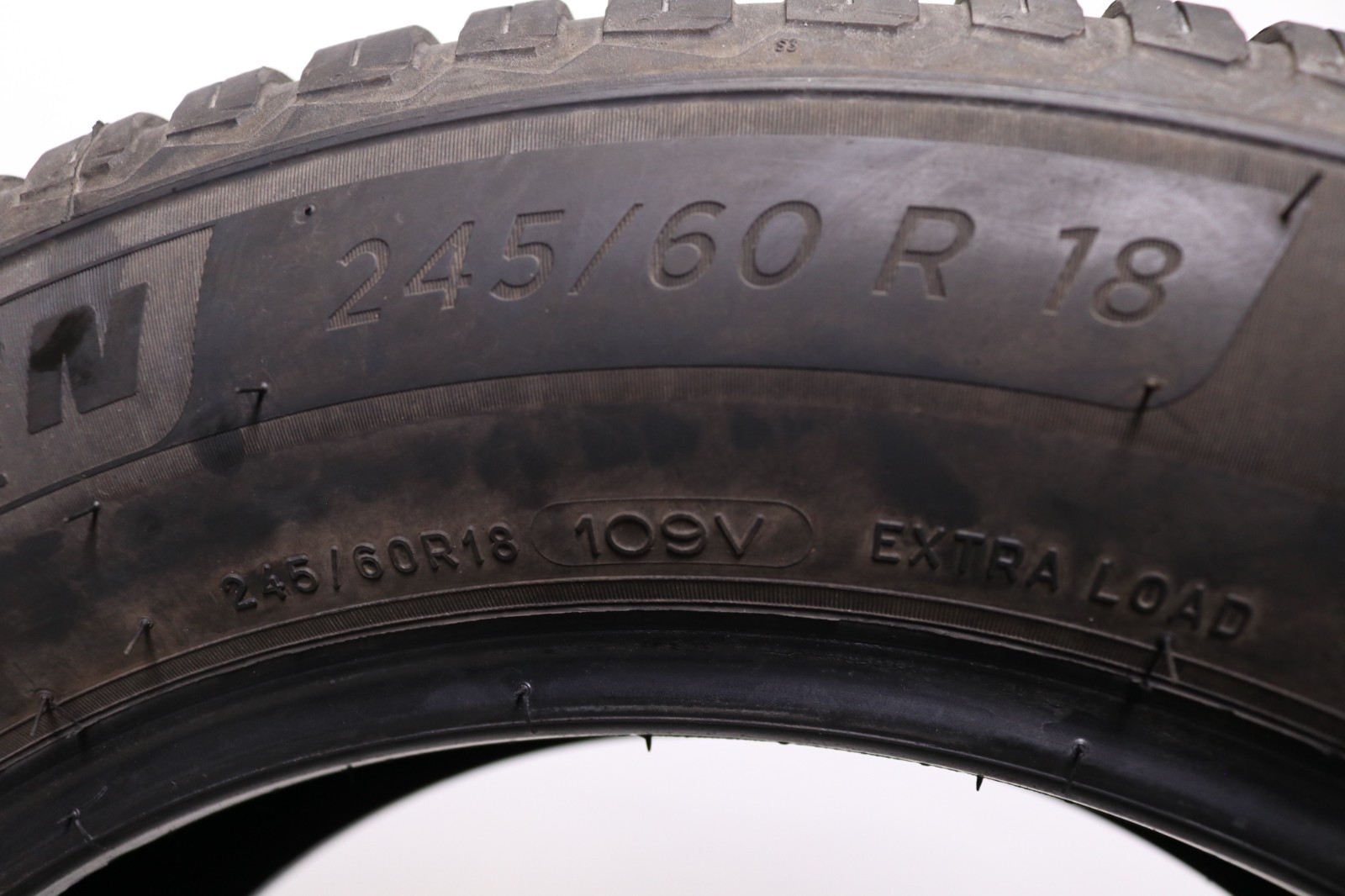 Set of 4 Used 245/60R18 Michelin CrossClimate 2 – 109V – 8.5-9.5/32