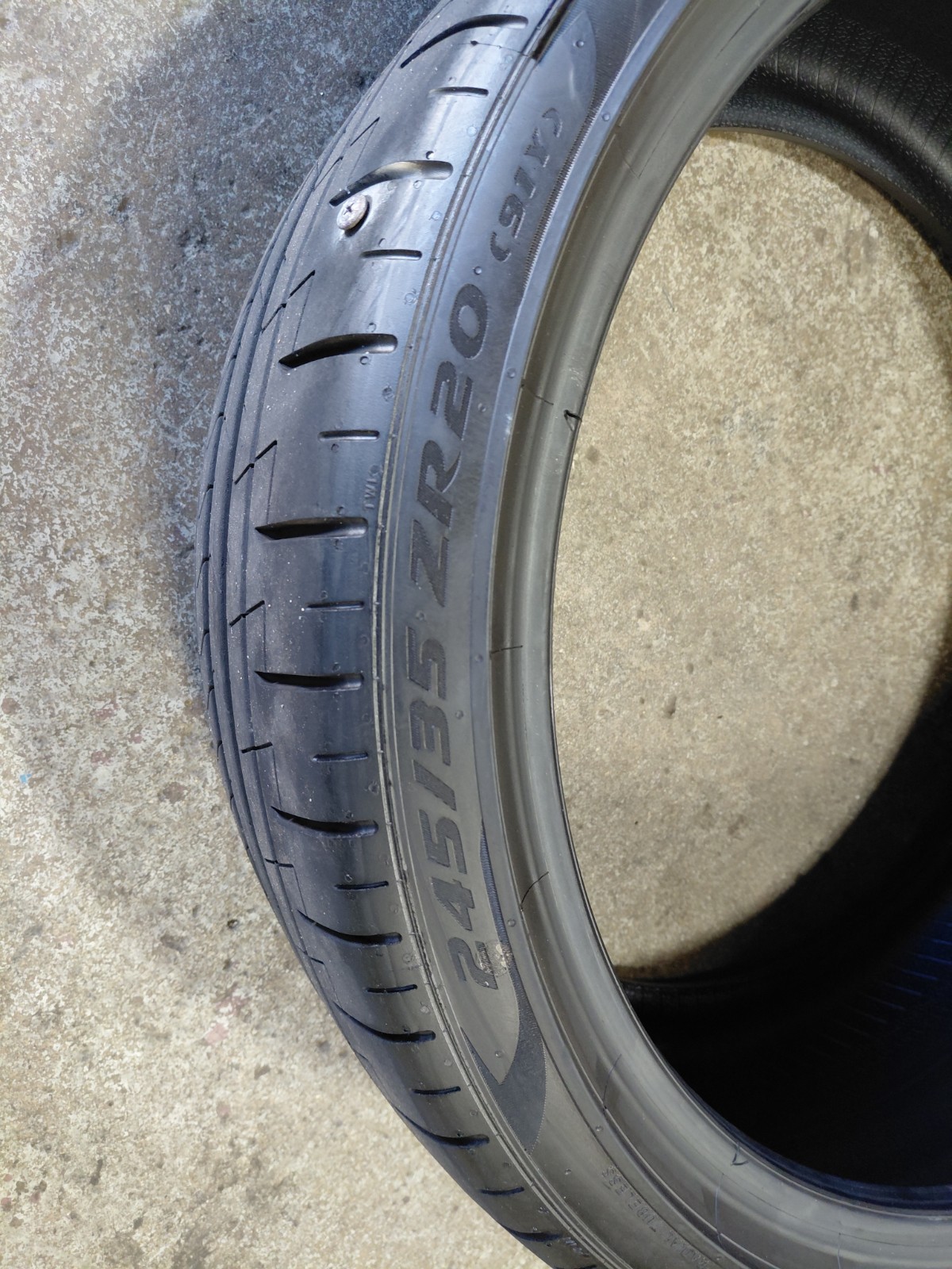 245/35ZR20 (91Y) PIRELLI P ZERO NA1 SINGLE USED TIRE